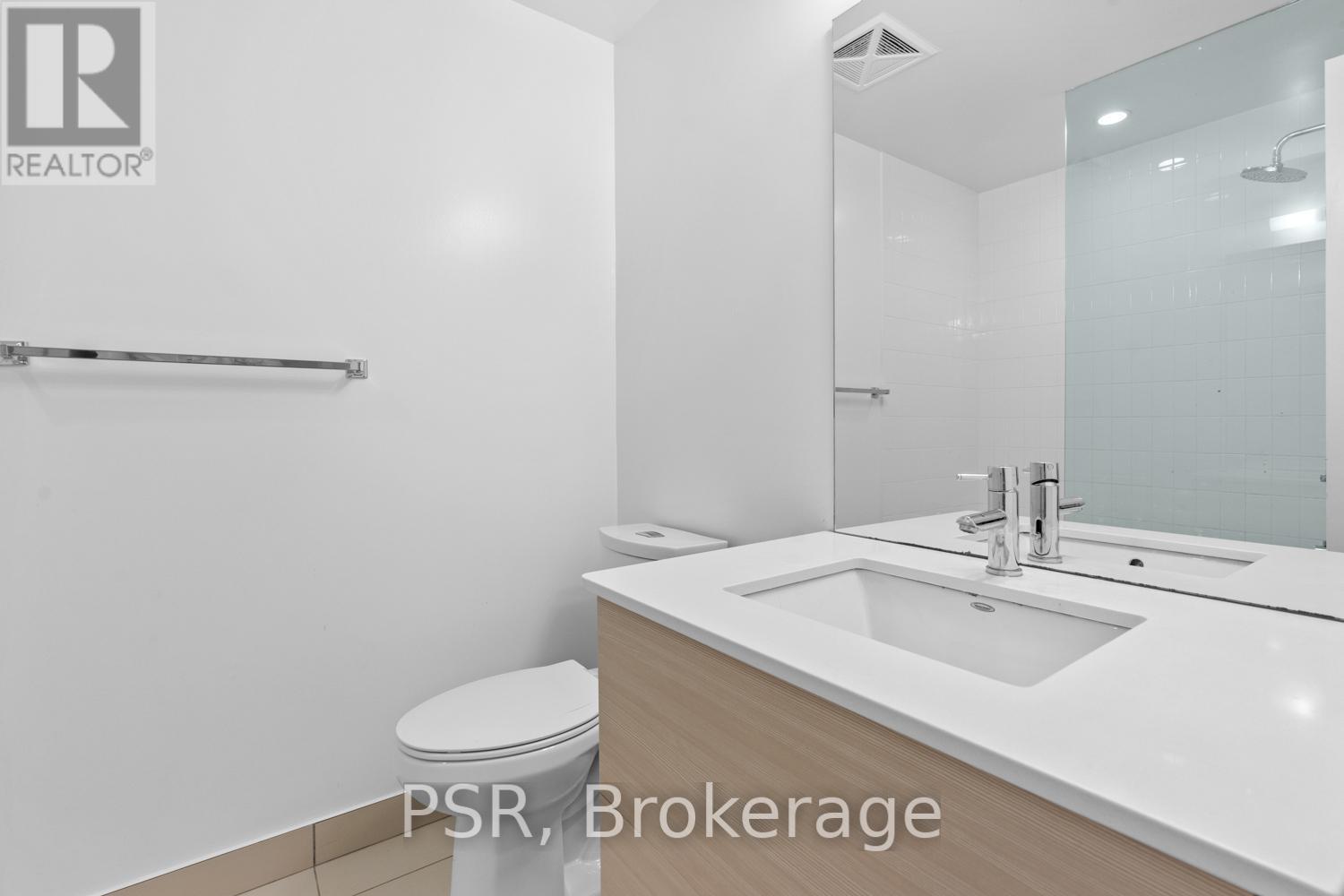 1002 - 210 Simcoe Street, Toronto, ON - Indoor Photo Showing Bathroom