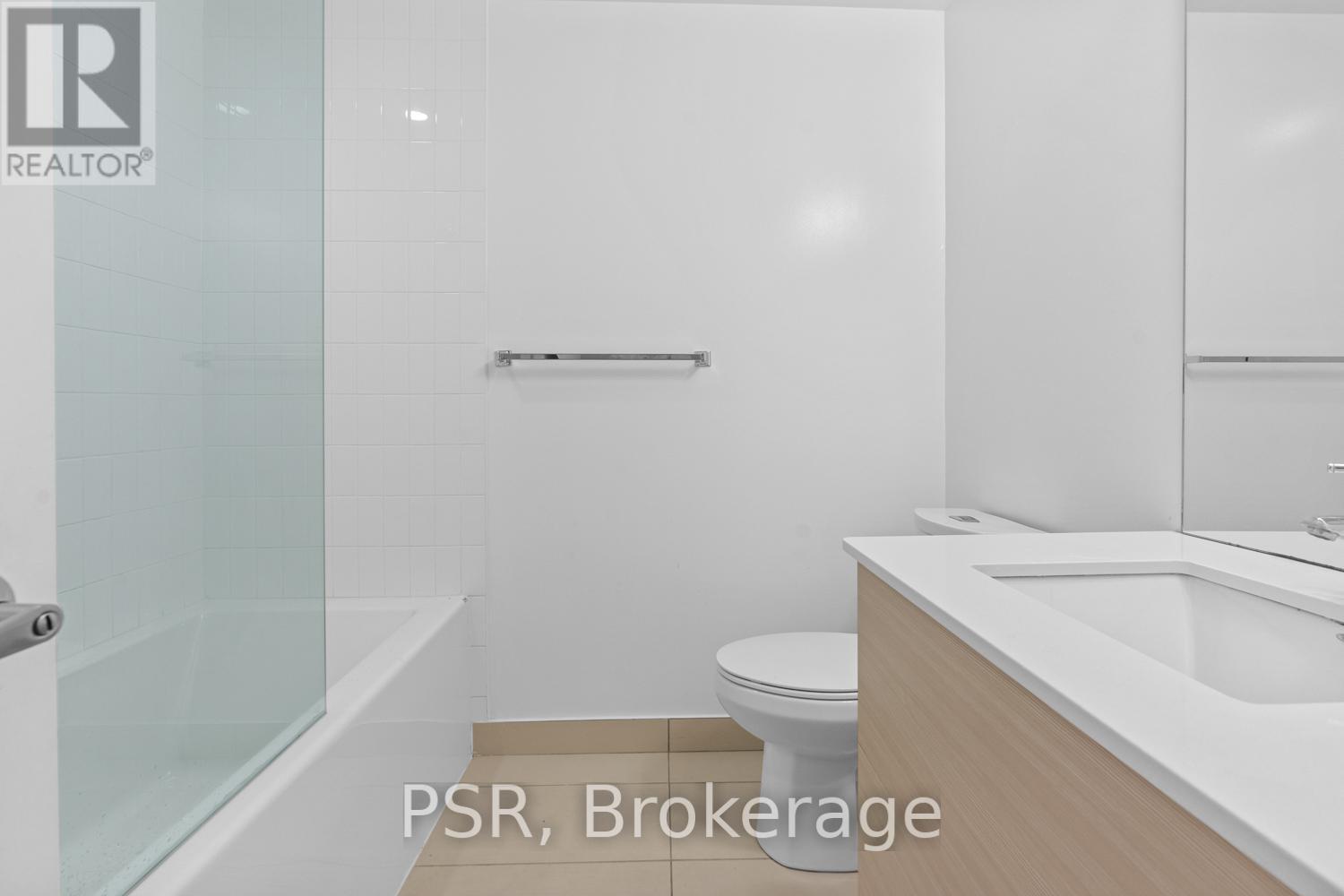 1002 - 210 Simcoe Street, Toronto, ON - Indoor Photo Showing Bathroom