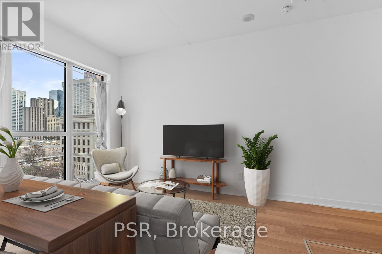 1002 - 210 Simcoe Street, Toronto, ON - Indoor Photo Showing Living Room