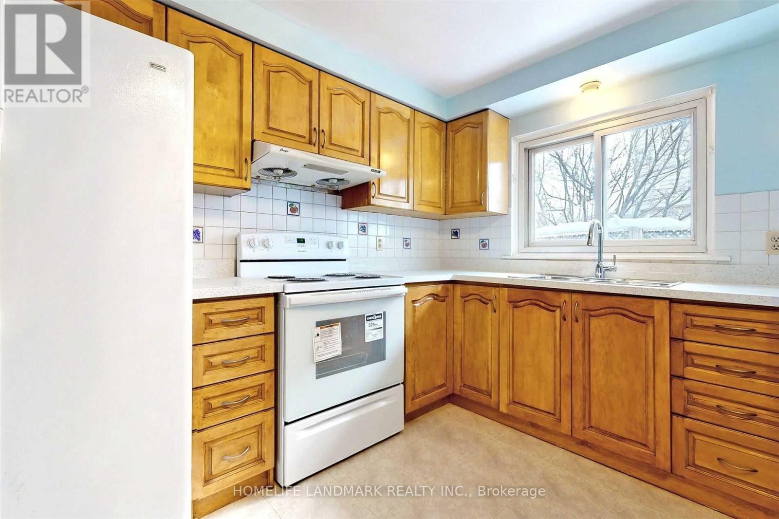 Main - 57 Ardgowan Crescent, Toronto, ON - Indoor Photo Showing Kitchen