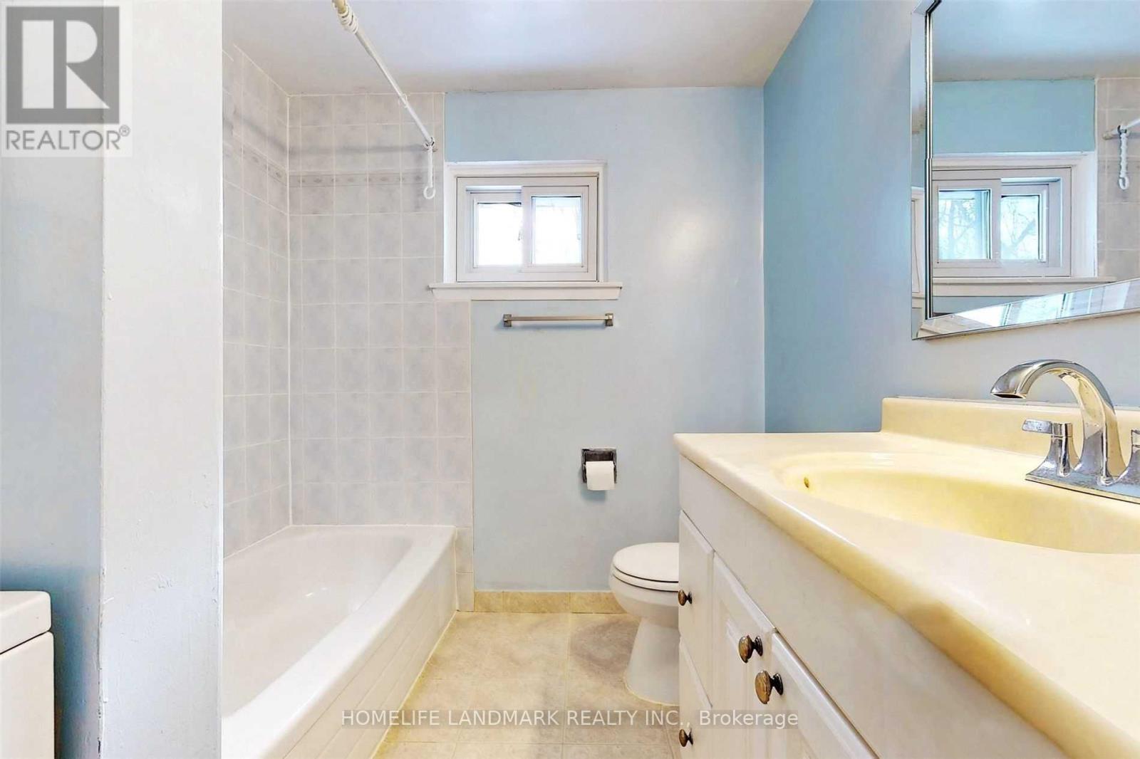 Main - 57 Ardgowan Crescent, Toronto, ON - Indoor Photo Showing Bathroom