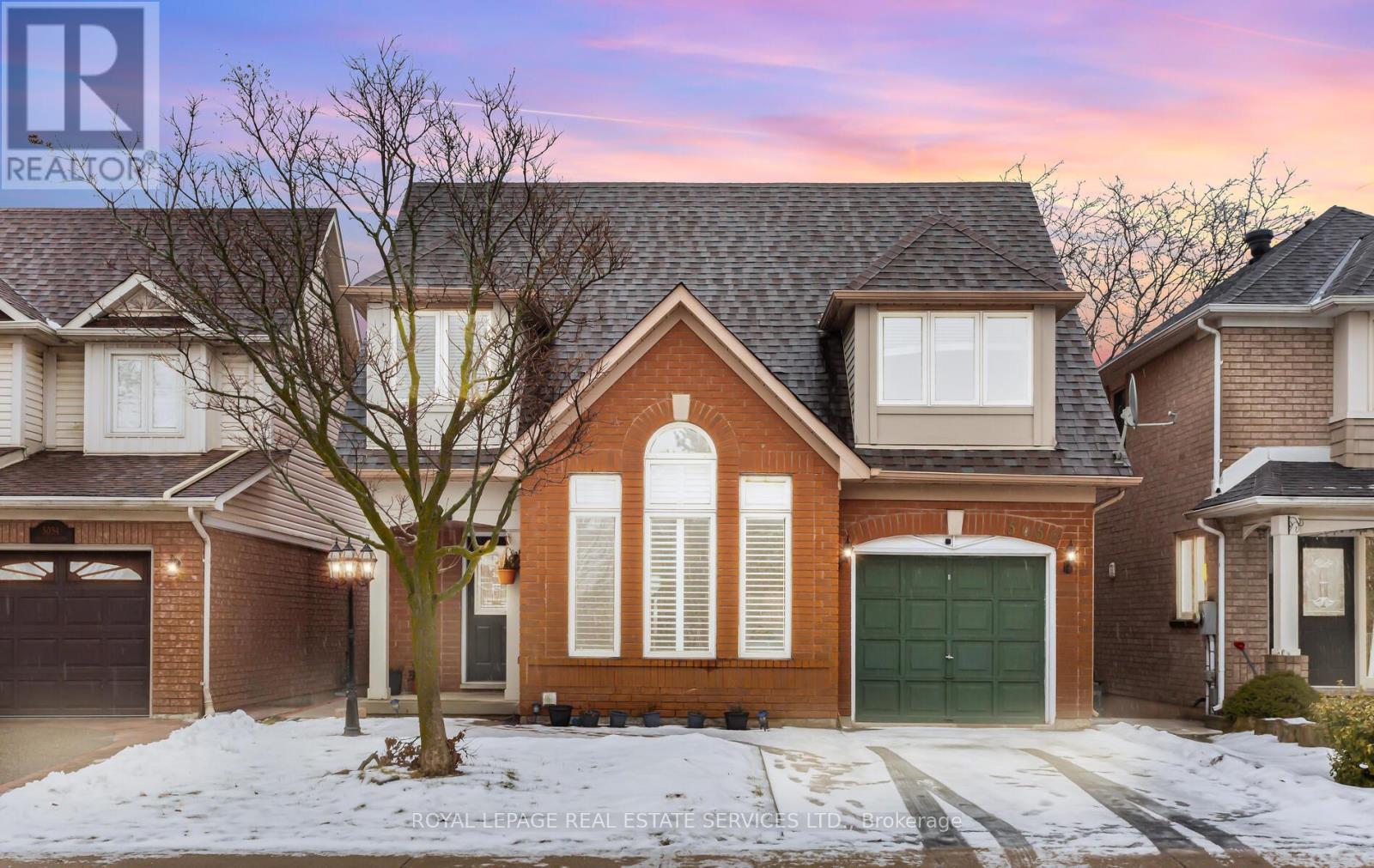 5050 Bunton Crescent, Burlington, ON - Outdoor With Facade
