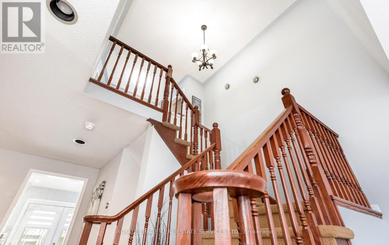 5050 Bunton Crescent, Burlington, ON - Indoor Photo Showing Other Room