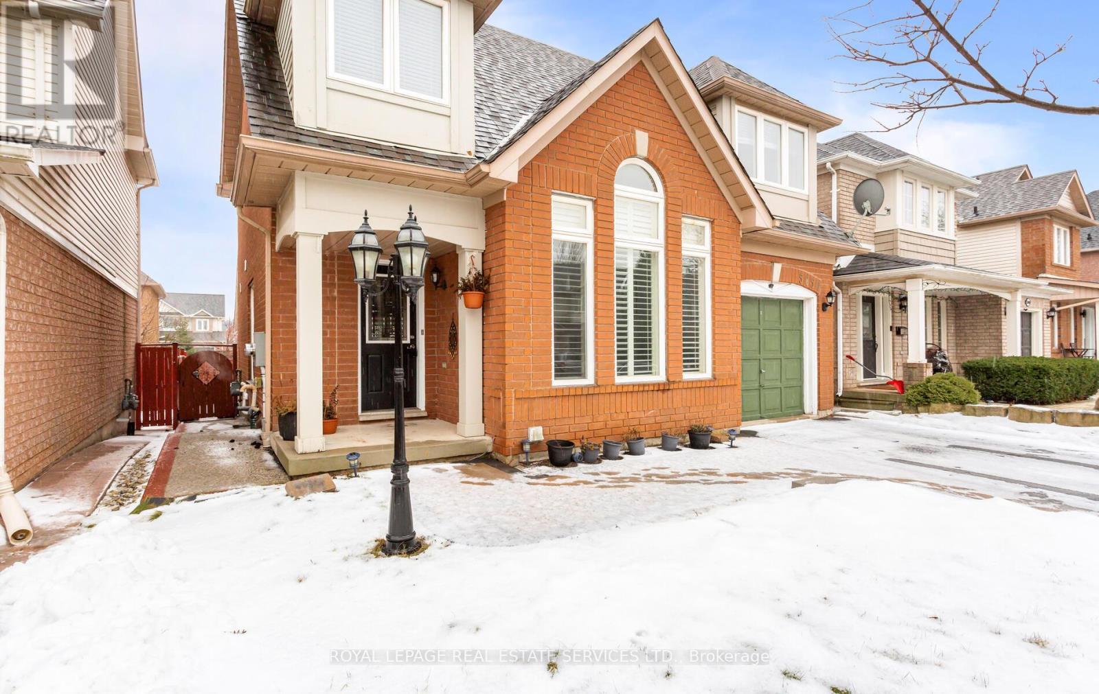5050 Bunton Crescent, Burlington, ON - Outdoor With Facade