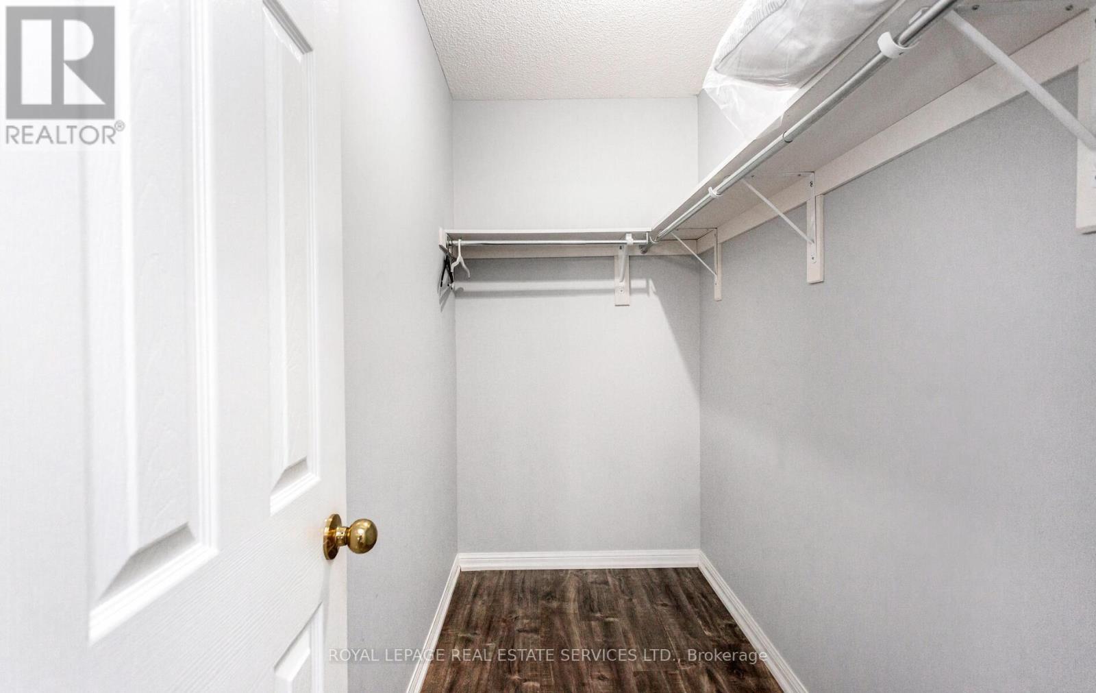 5050 Bunton Crescent, Burlington, ON - Indoor With Storage