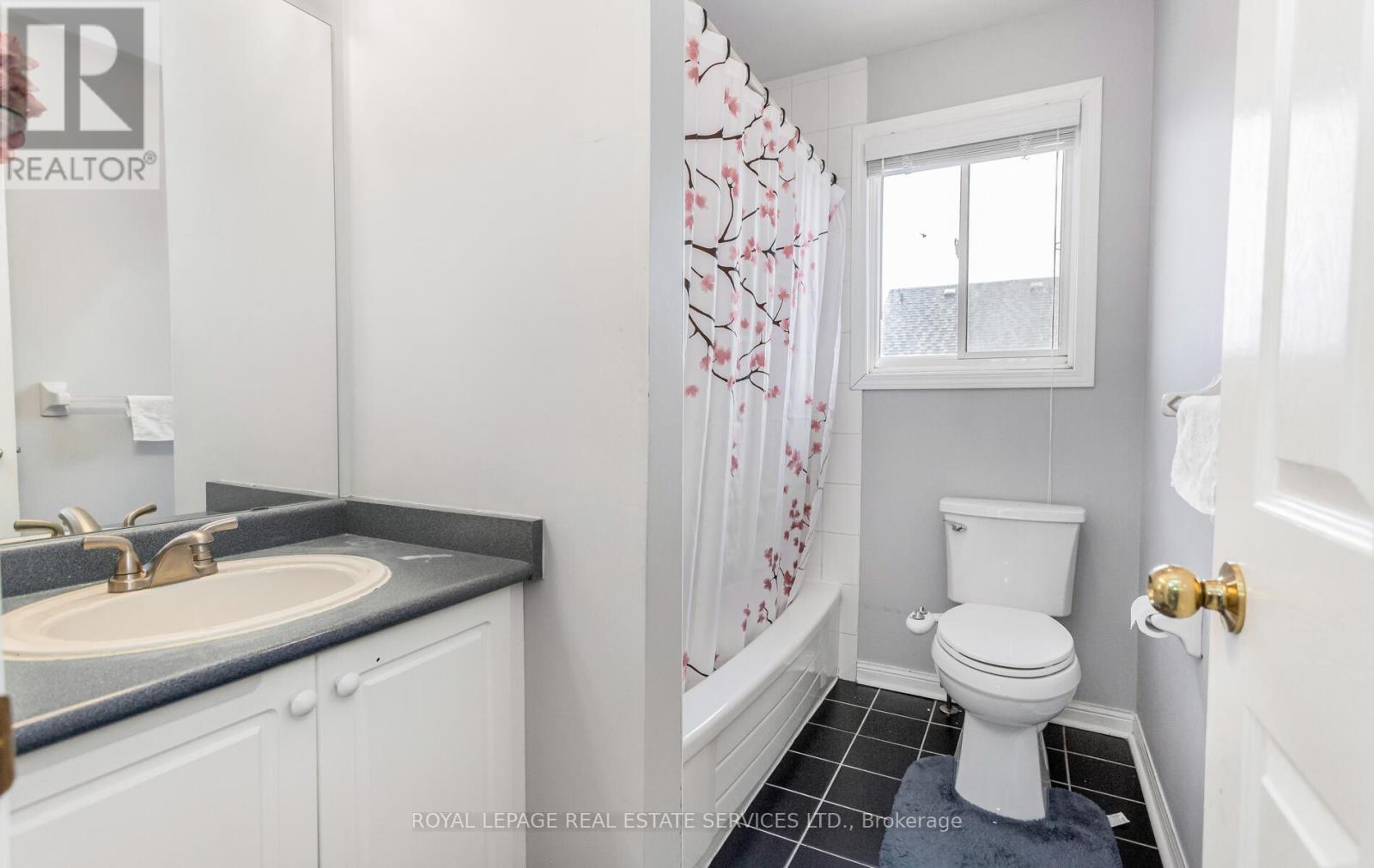 5050 Bunton Crescent, Burlington, ON - Indoor Photo Showing Bathroom