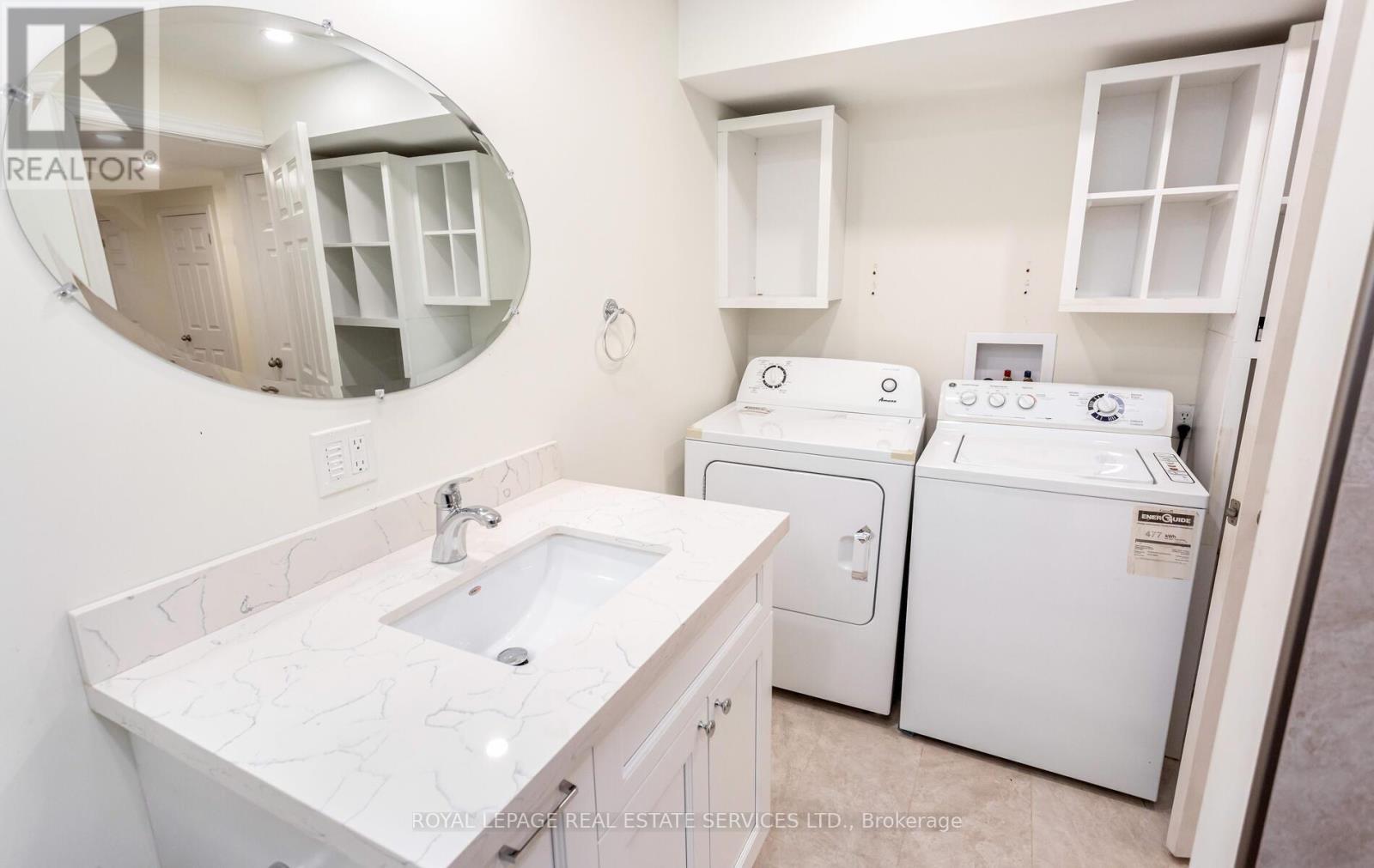 5050 Bunton Crescent, Burlington, ON - Indoor Photo Showing Laundry Room