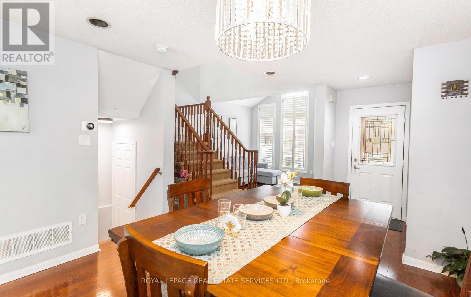 5050 Bunton Crescent, Burlington, ON - Indoor Photo Showing Dining Room