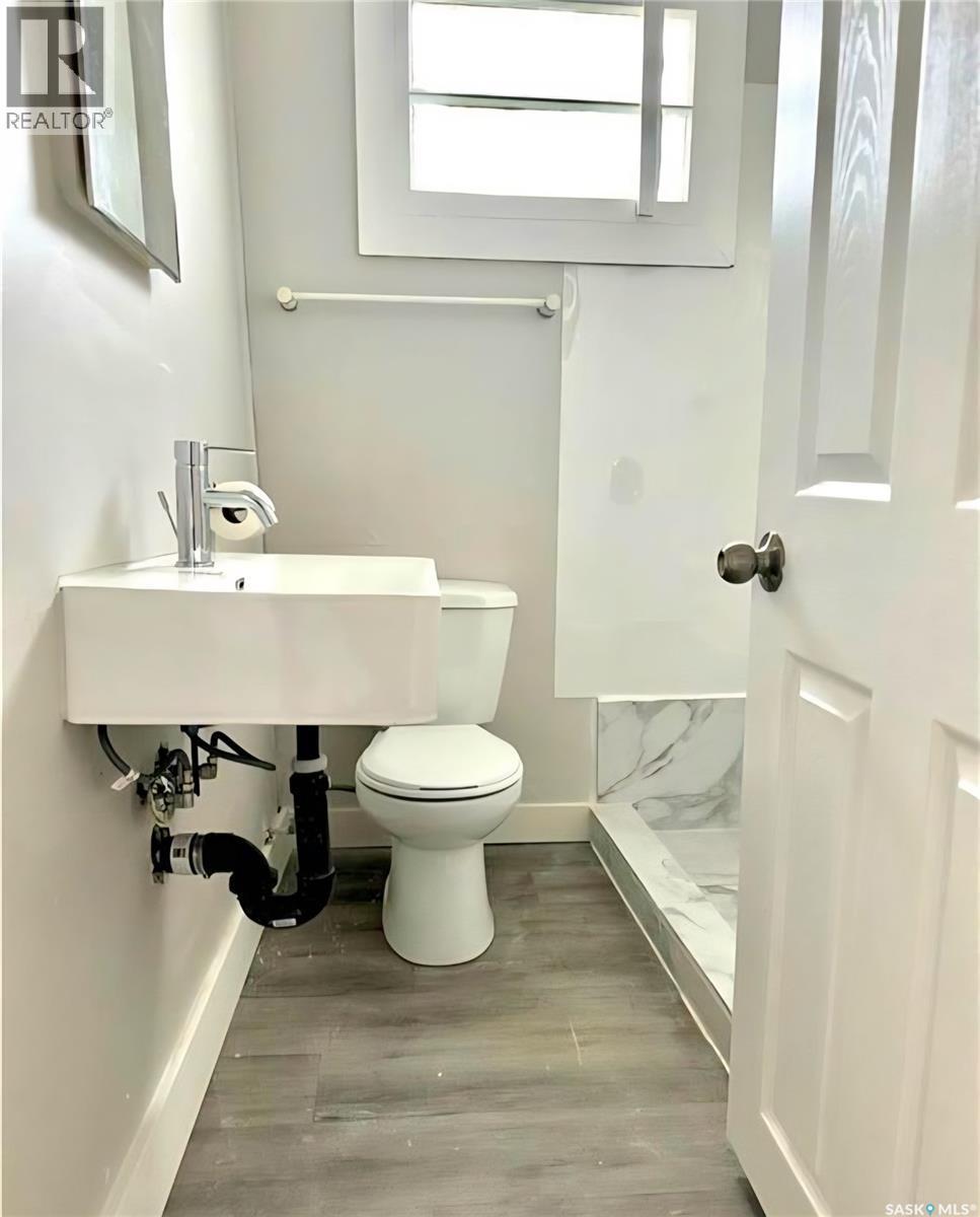 1450 Alexandra Street, Regina, SK - Indoor Photo Showing Bathroom