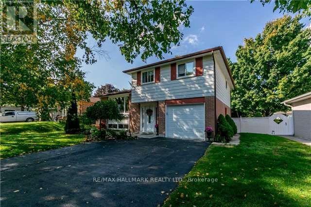 Entire House - 8 Meadowland Avenue, Barrie, ON - Outdoor