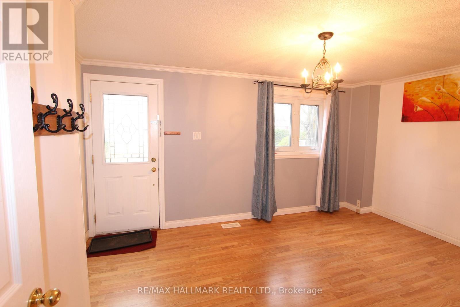 Entire House - 8 Meadowland Avenue, Barrie, ON - Indoor Photo Showing Other Room