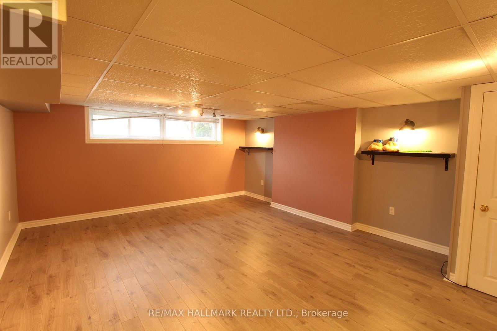 Entire House - 8 Meadowland Avenue, Barrie, ON - Indoor Photo Showing Other Room