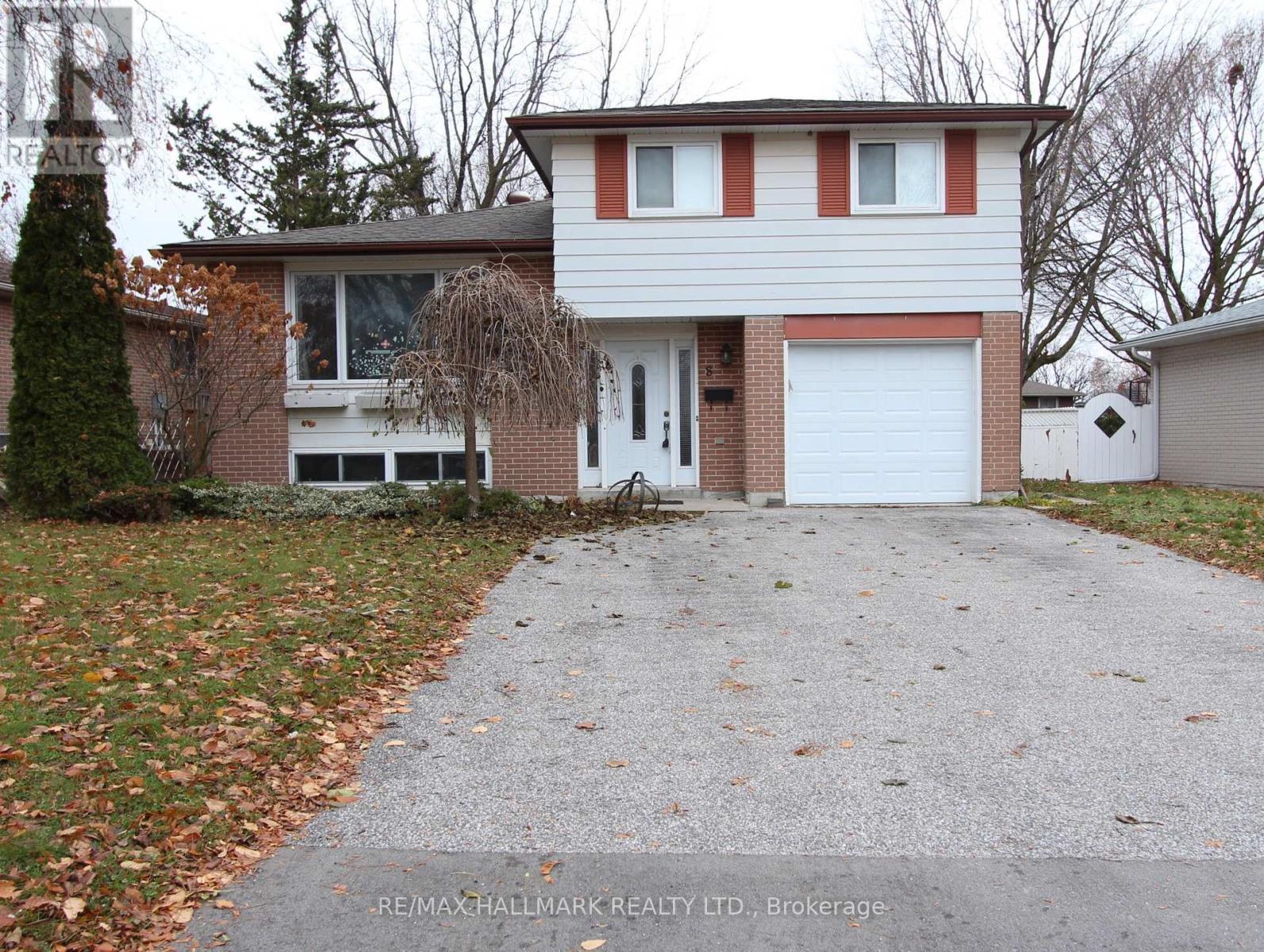 Entire House - 8 Meadowland Avenue, Barrie, ON - Outdoor