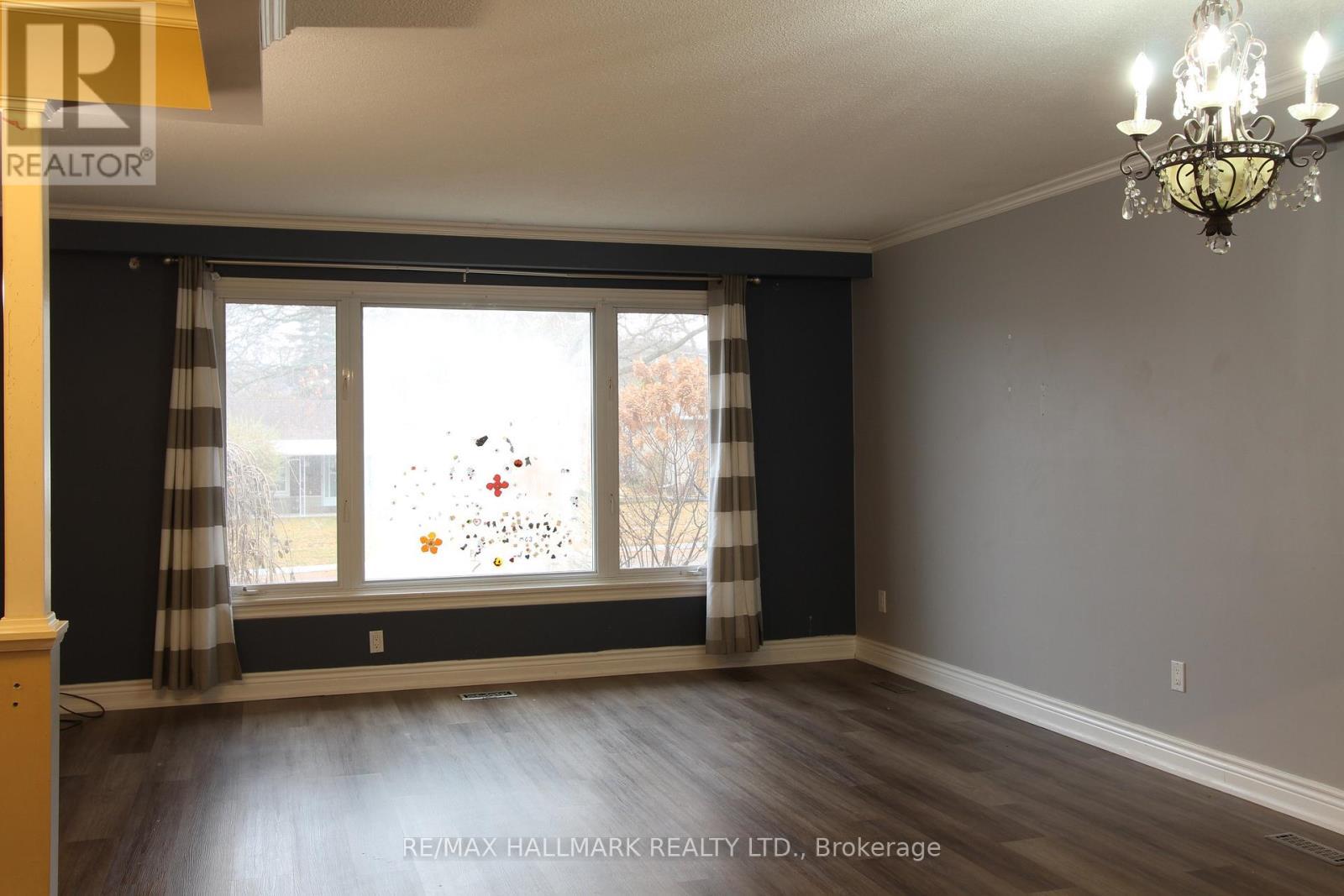 Entire House - 8 Meadowland Avenue, Barrie, ON - Indoor Photo Showing Other Room