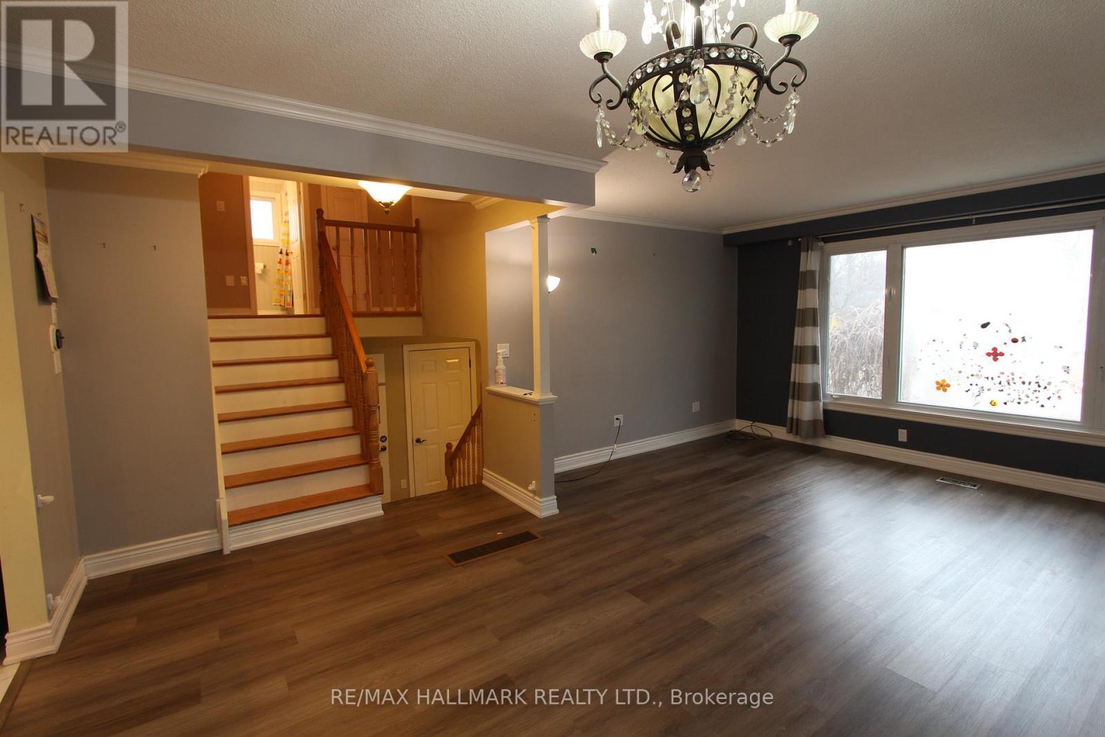 Entire House - 8 Meadowland Avenue, Barrie, ON - Indoor Photo Showing Other Room