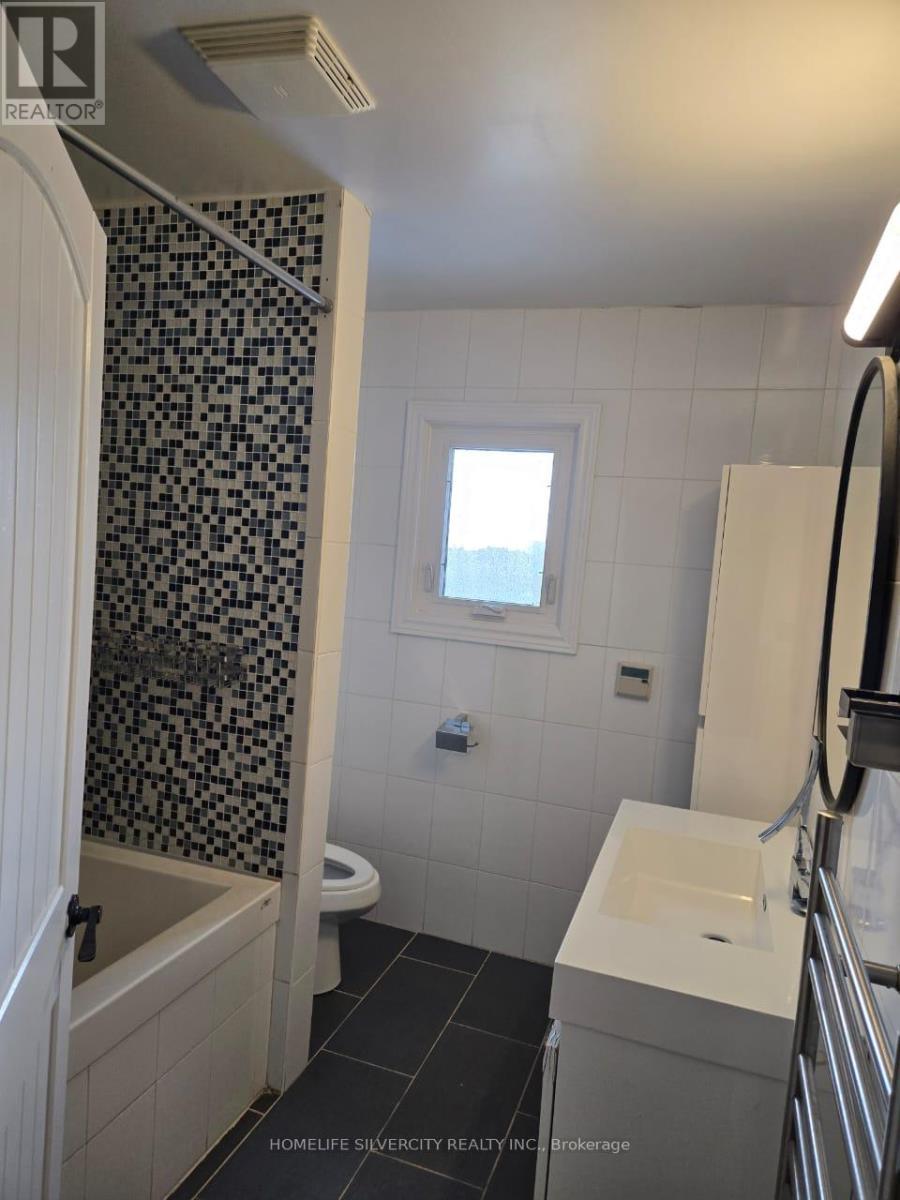 59 Bartonville Avenue W, Toronto, ON - Indoor Photo Showing Bathroom