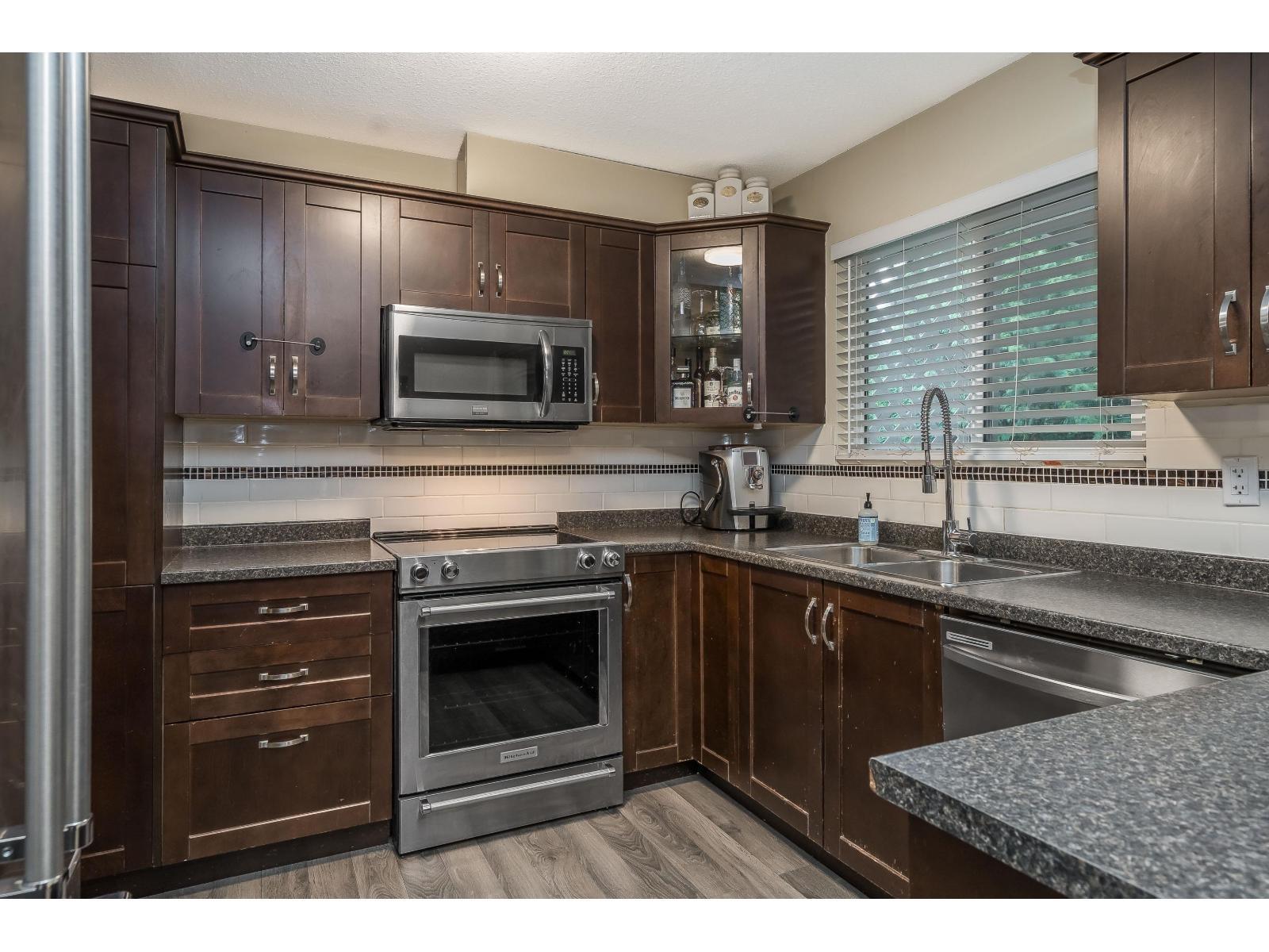 13288 64A Avenue, Surrey, BC - Indoor Photo Showing Kitchen With Double Sink