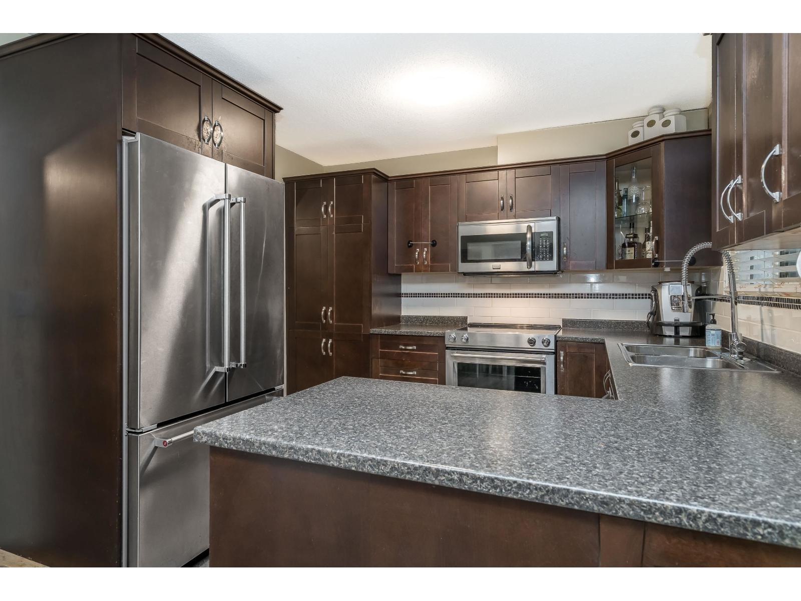 13288 64A Avenue, Surrey, BC - Indoor Photo Showing Kitchen With Double Sink
