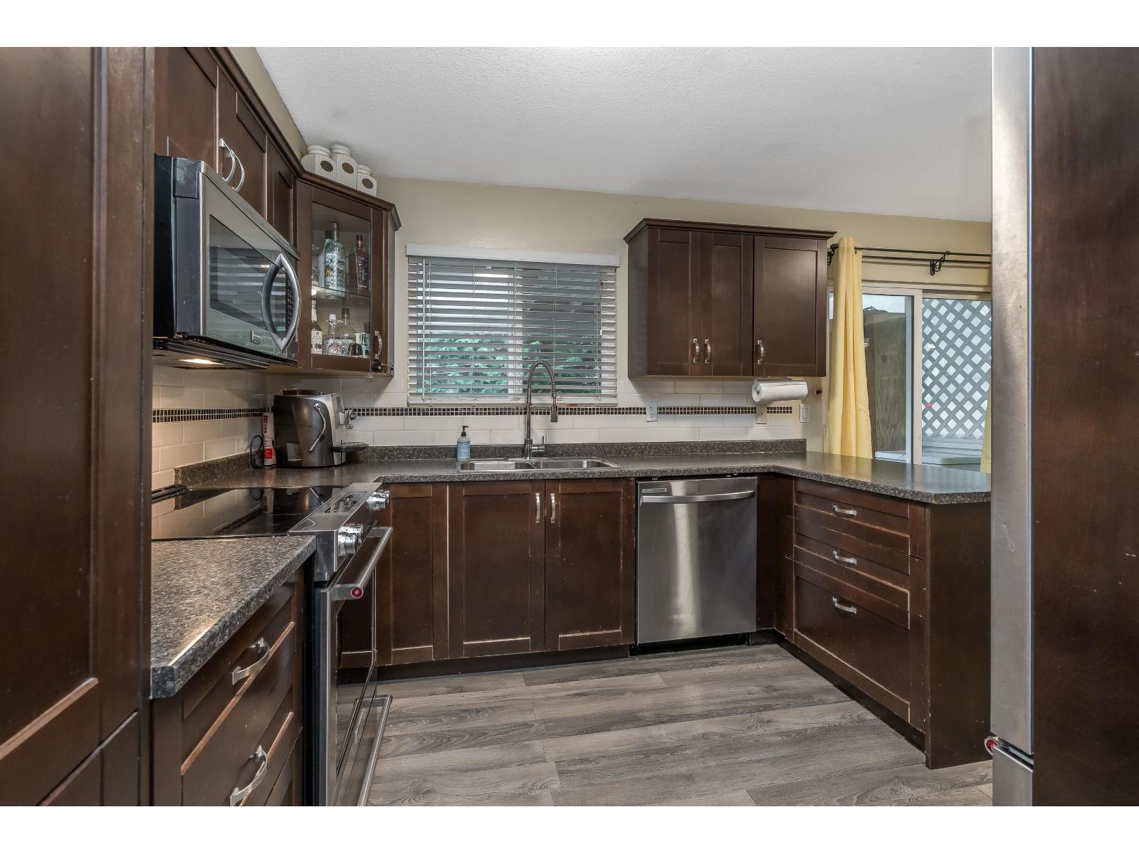 13288 64A Avenue, Surrey, BC - Indoor Photo Showing Kitchen