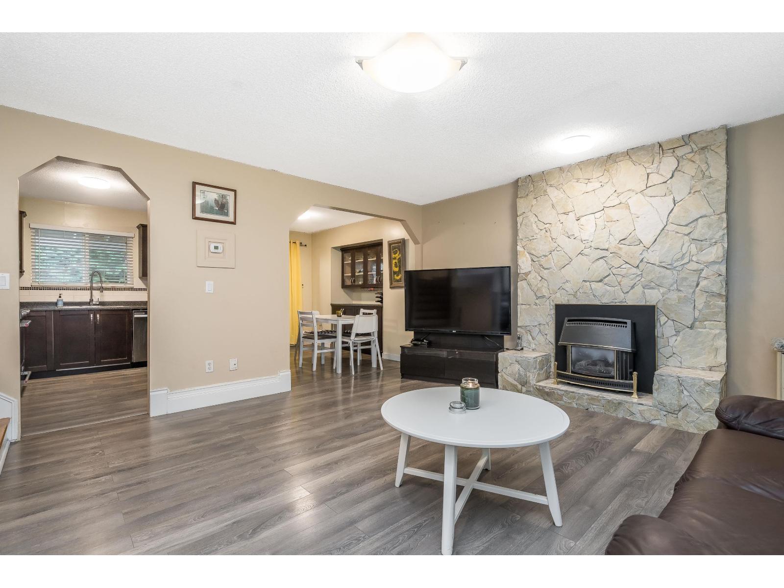13288 64A Avenue, Surrey, BC - Indoor Photo Showing Living Room With Fireplace