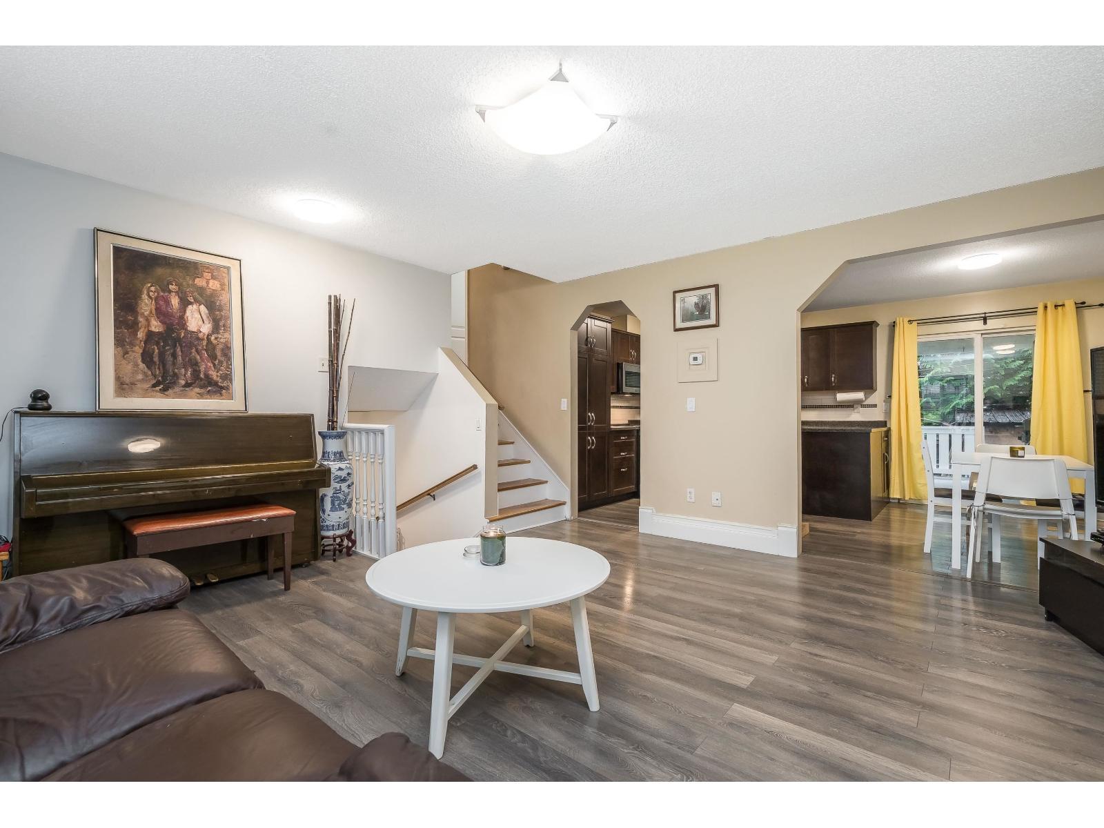 13288 64A Avenue, Surrey, BC - Indoor Photo Showing Living Room