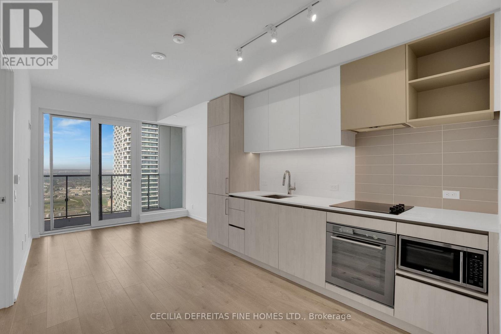 4603 - 7890 Jane Street, Vaughan, ON - Indoor Photo Showing Kitchen