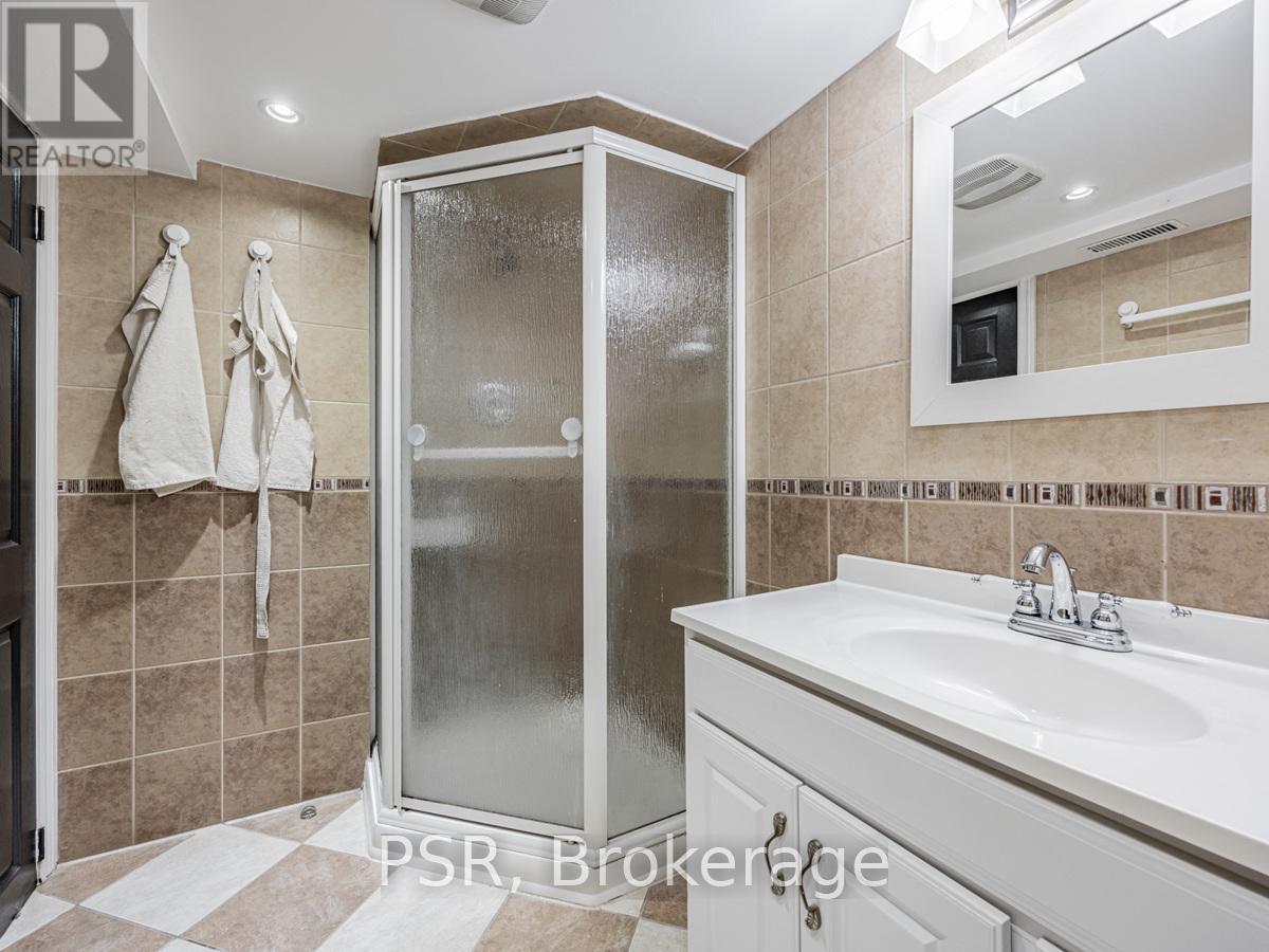 Lower - 371 Mcroberts Avenue, Toronto, ON - Indoor Photo Showing Bathroom