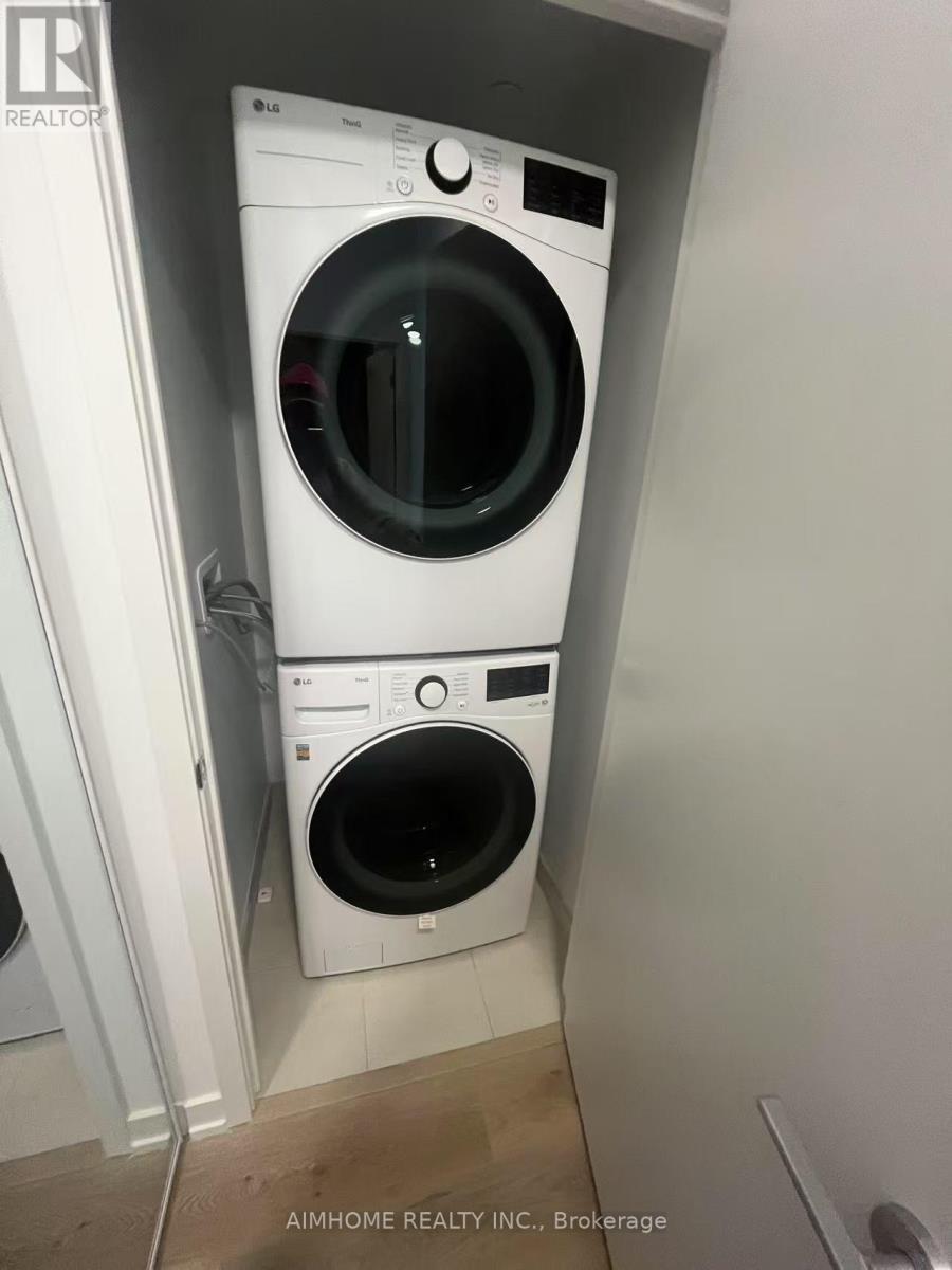 395 Square One Drive, Mississauga, ON - Indoor Photo Showing Laundry Room