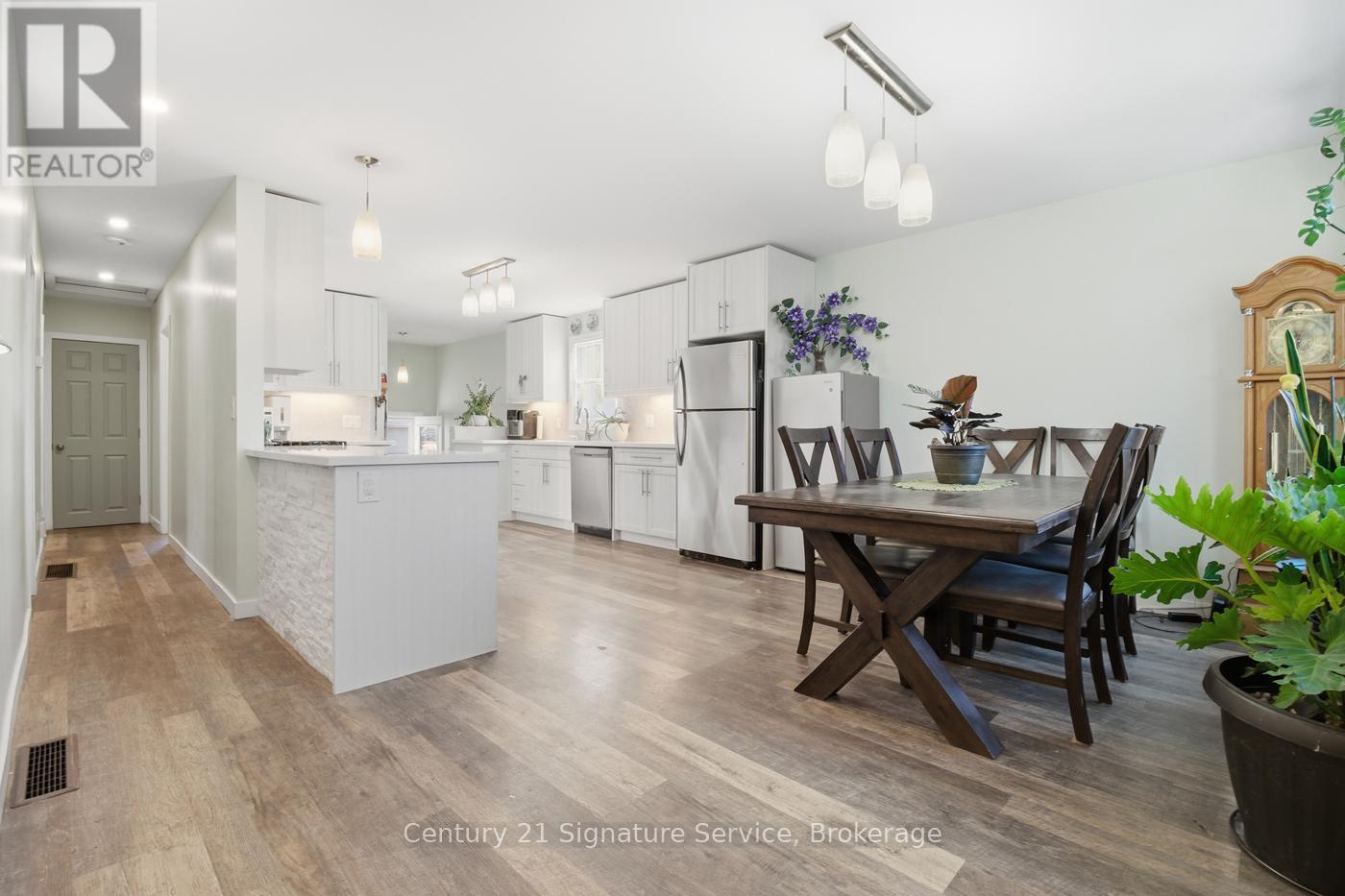 30 Louth Street, St. Catharines, ON - Indoor