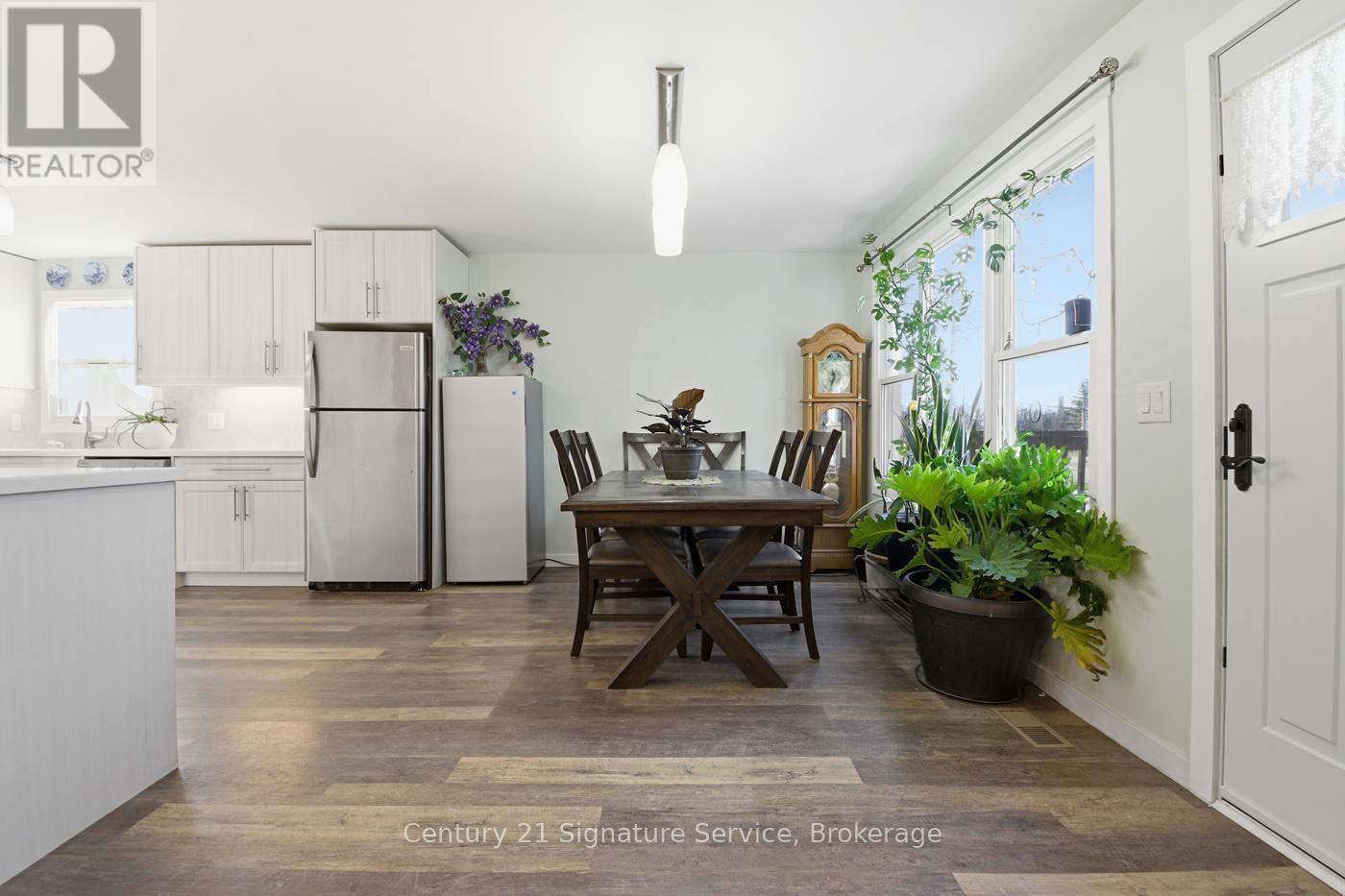 30 Louth Street, St. Catharines, ON - Indoor Photo Showing Kitchen