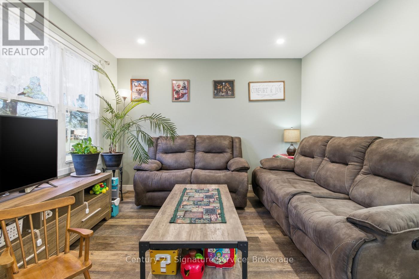 30 Louth Street, St. Catharines, ON - Indoor