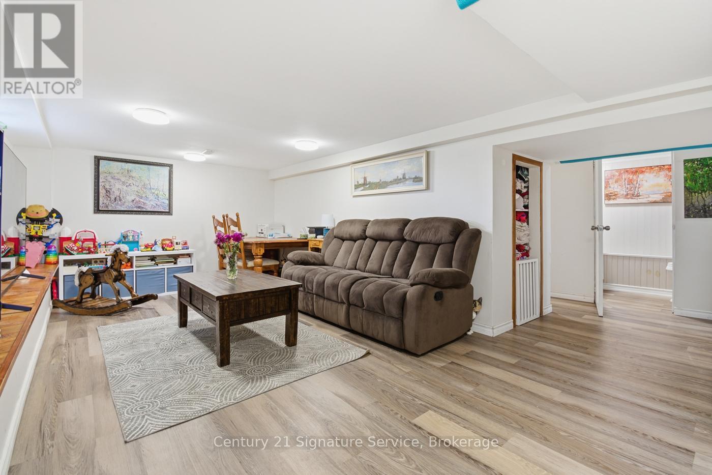 30 Louth Street, St. Catharines, ON - Indoor