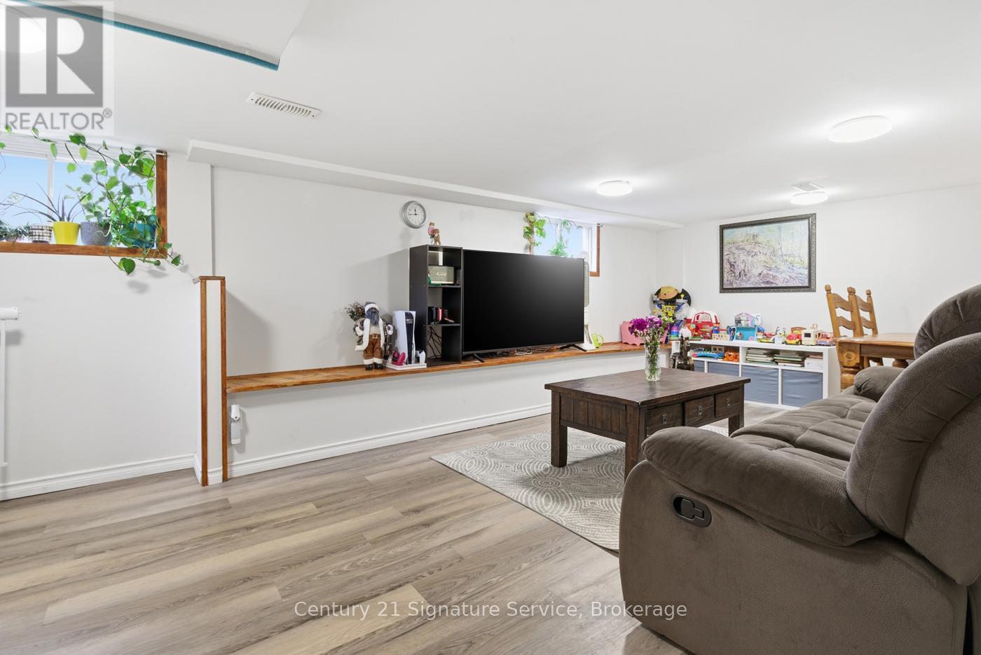 30 Louth Street, St. Catharines, ON - Indoor