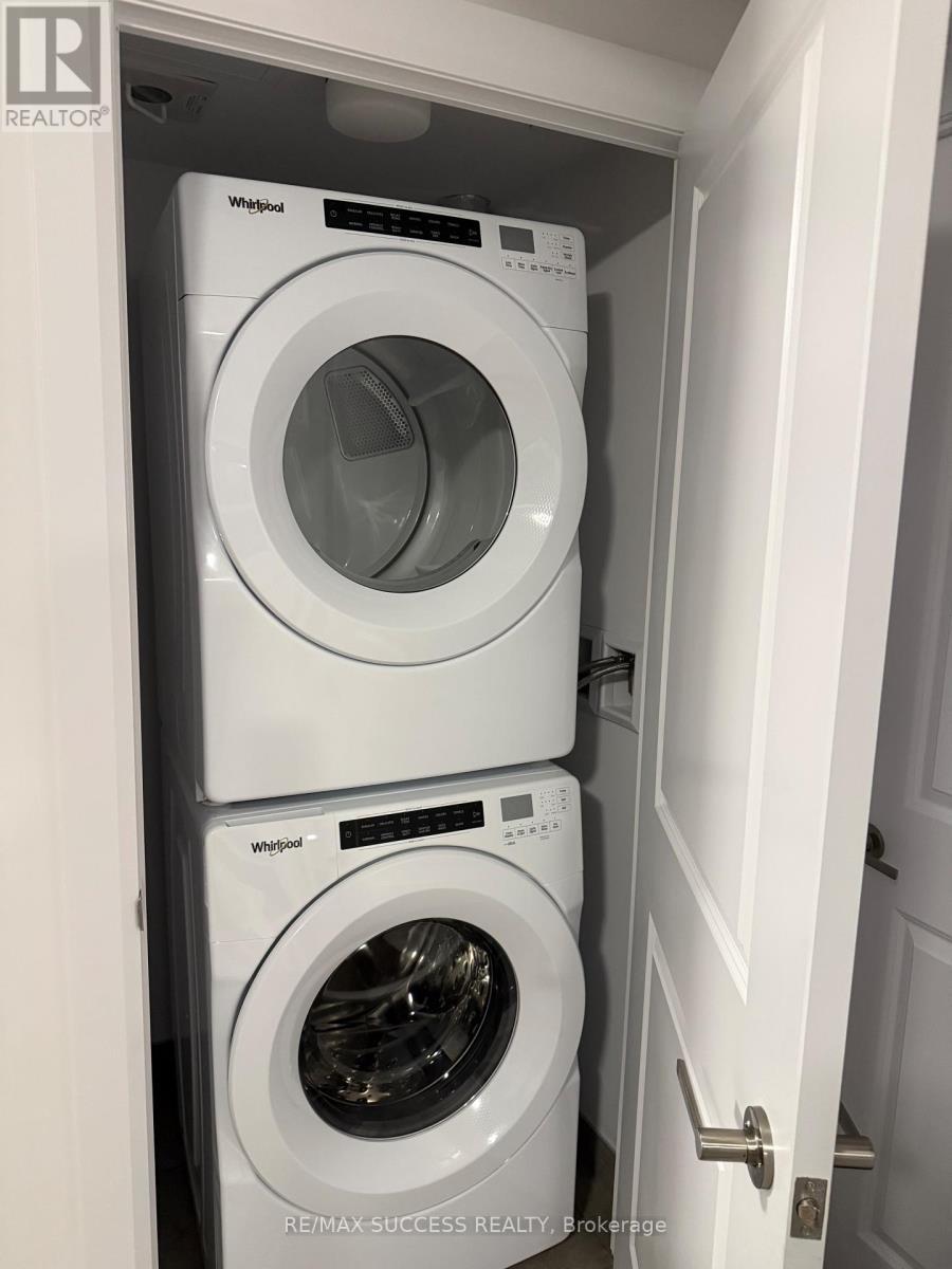 1205 - 3240 William Coltson Ave Avenue, Oakville, ON - Indoor Photo Showing Laundry Room