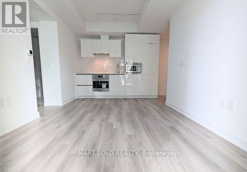 1706 - 238 Simcoe Street, Toronto, ON - Indoor Photo Showing Kitchen
