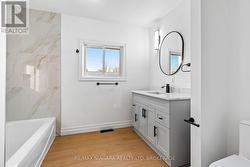 Lovely, new back unit bathroom! -