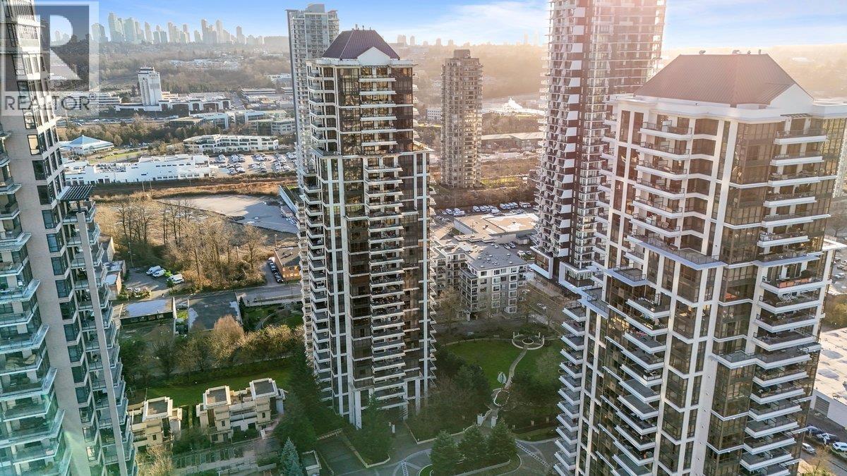 1902 2138 Madison Avenue, Burnaby, BC - Outdoor With Facade