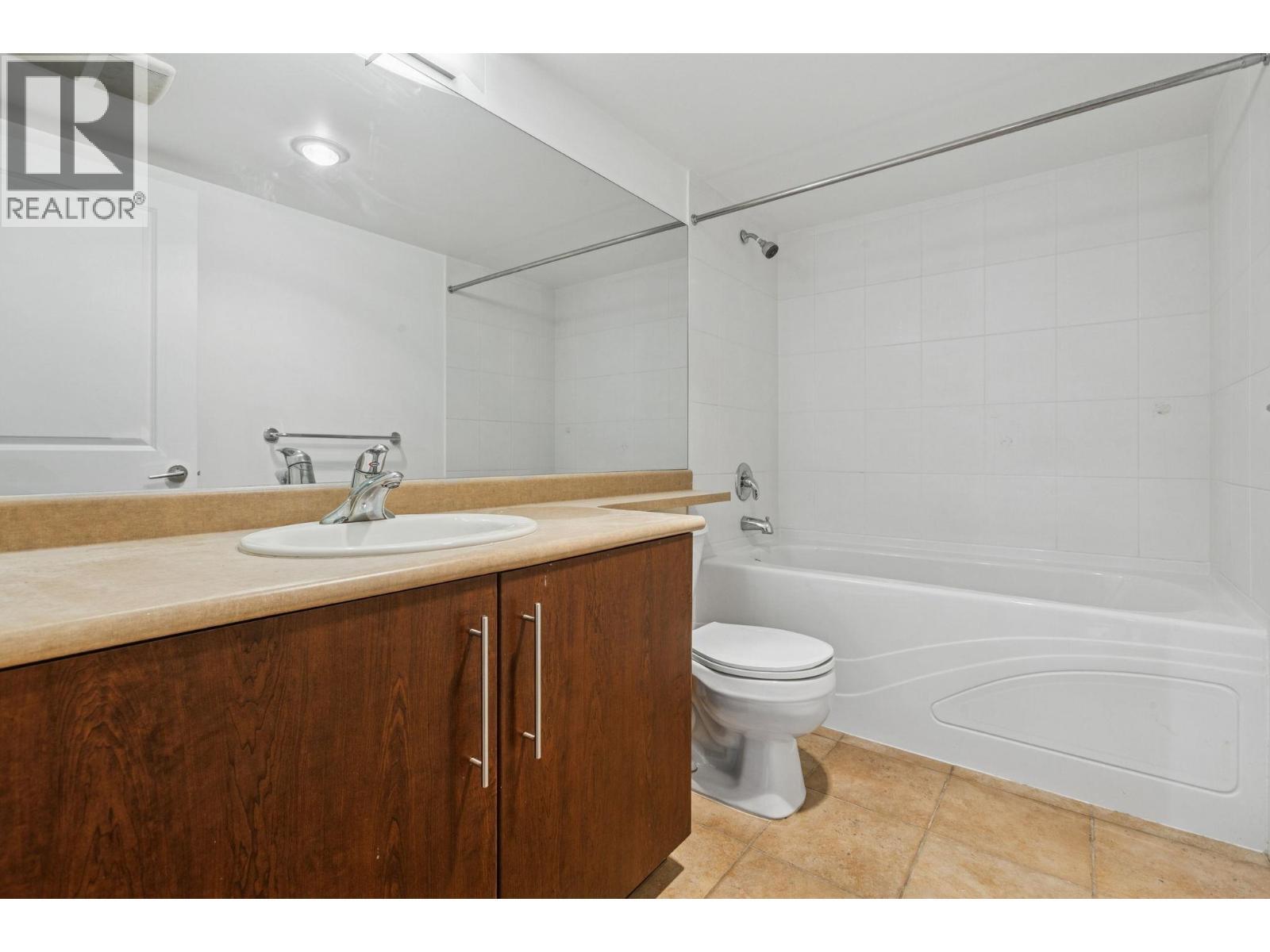 1902 2138 Madison Avenue, Burnaby, BC - Indoor Photo Showing Bathroom