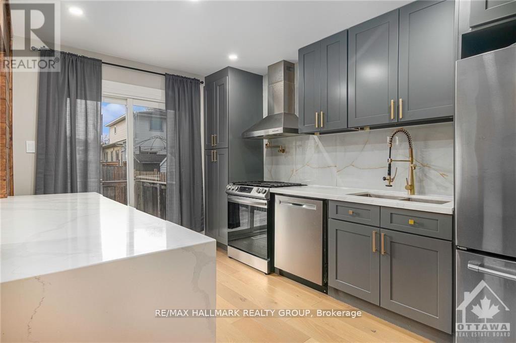 1834 D'Amour Crescent, Ottawa, ON - Indoor Photo Showing Kitchen With Stainless Steel Kitchen With Upgraded Kitchen