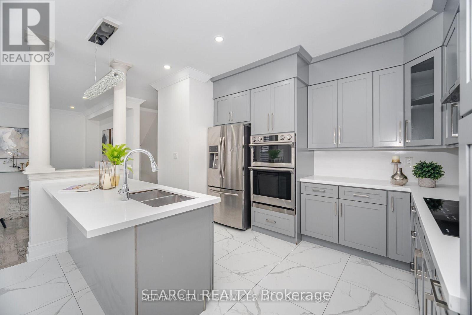 Upper - 20 Delmonico Road, Brampton, ON - Indoor Photo Showing Kitchen With Double Sink With Upgraded Kitchen