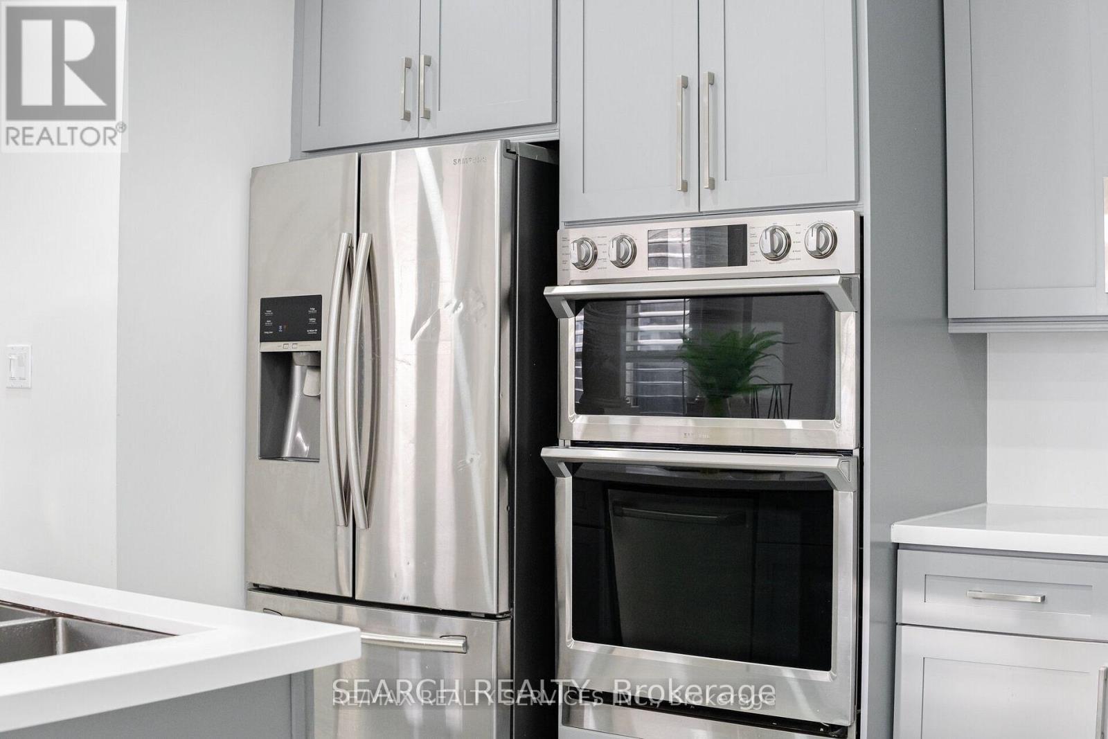 Upper - 20 Delmonico Road, Brampton, ON - Indoor Photo Showing Kitchen