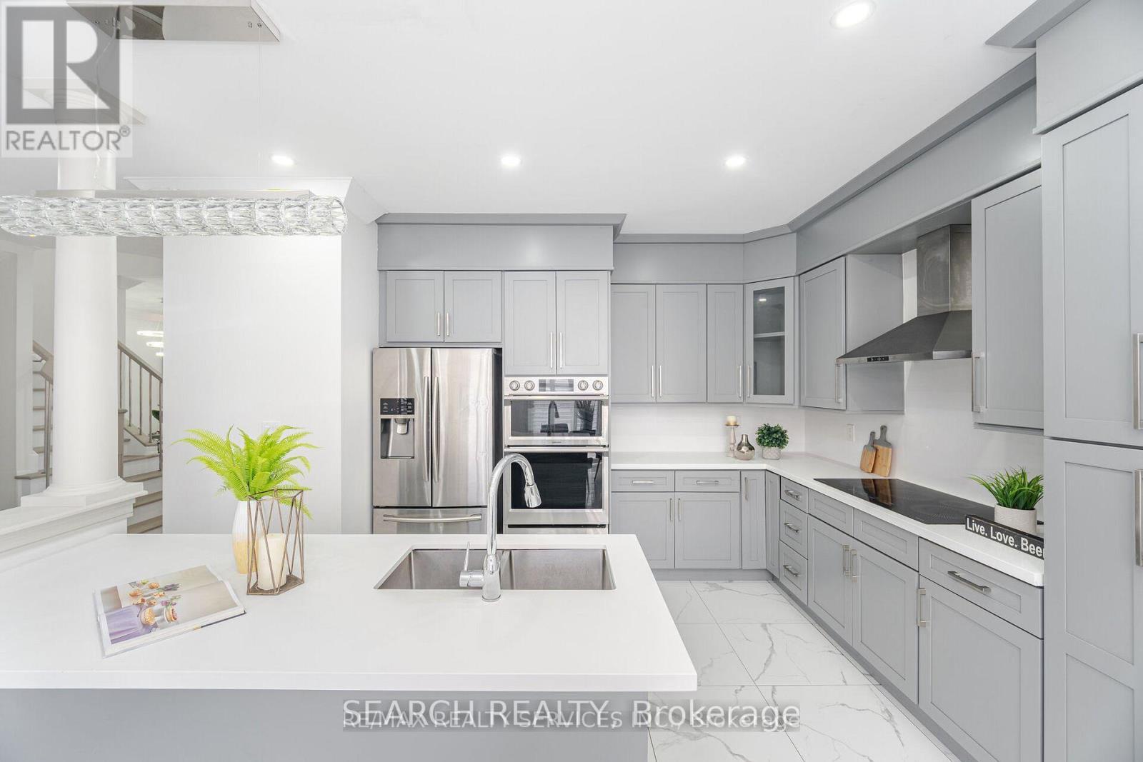 Upper - 20 Delmonico Road, Brampton, ON - Indoor Photo Showing Kitchen With Upgraded Kitchen