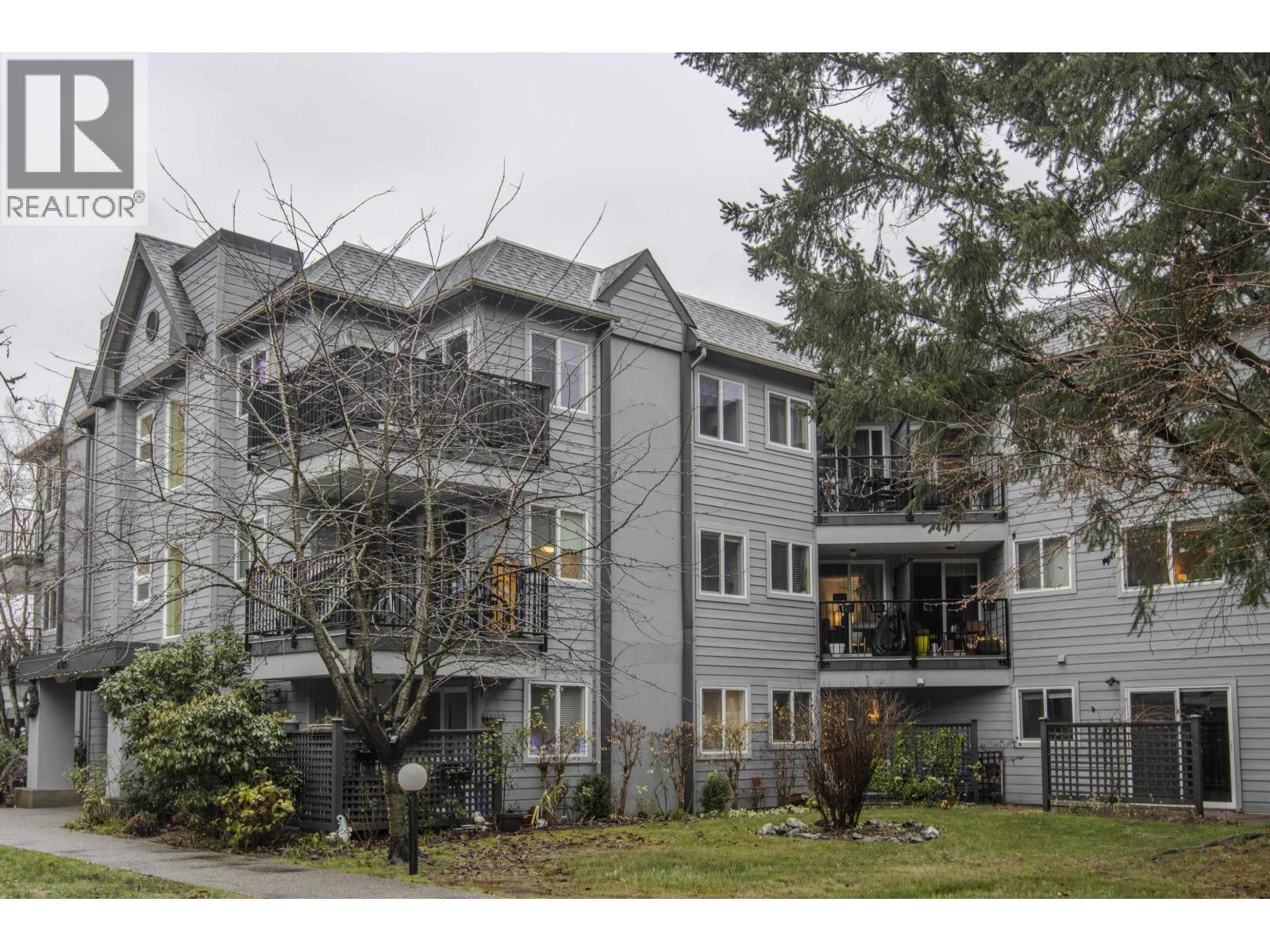 B109 40120 Willow Crescent, Squamish, BC - Outdoor With Facade