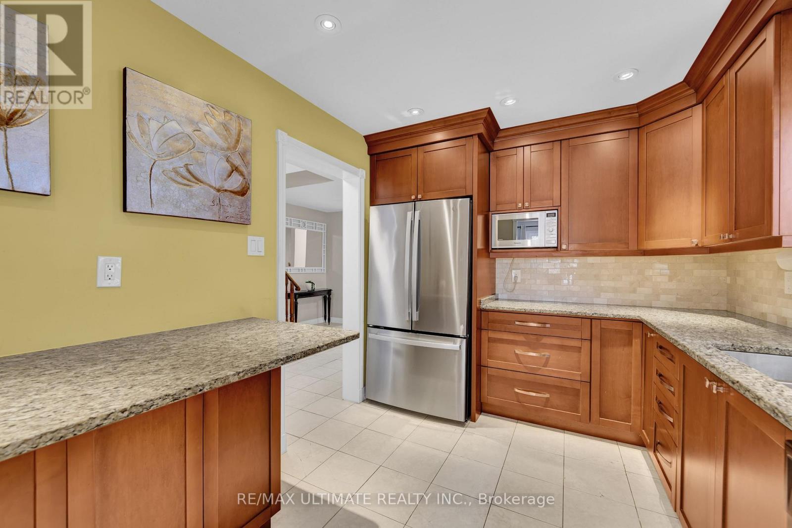 74 Robinson Crescent, Whitby, ON - Indoor Photo Showing Kitchen