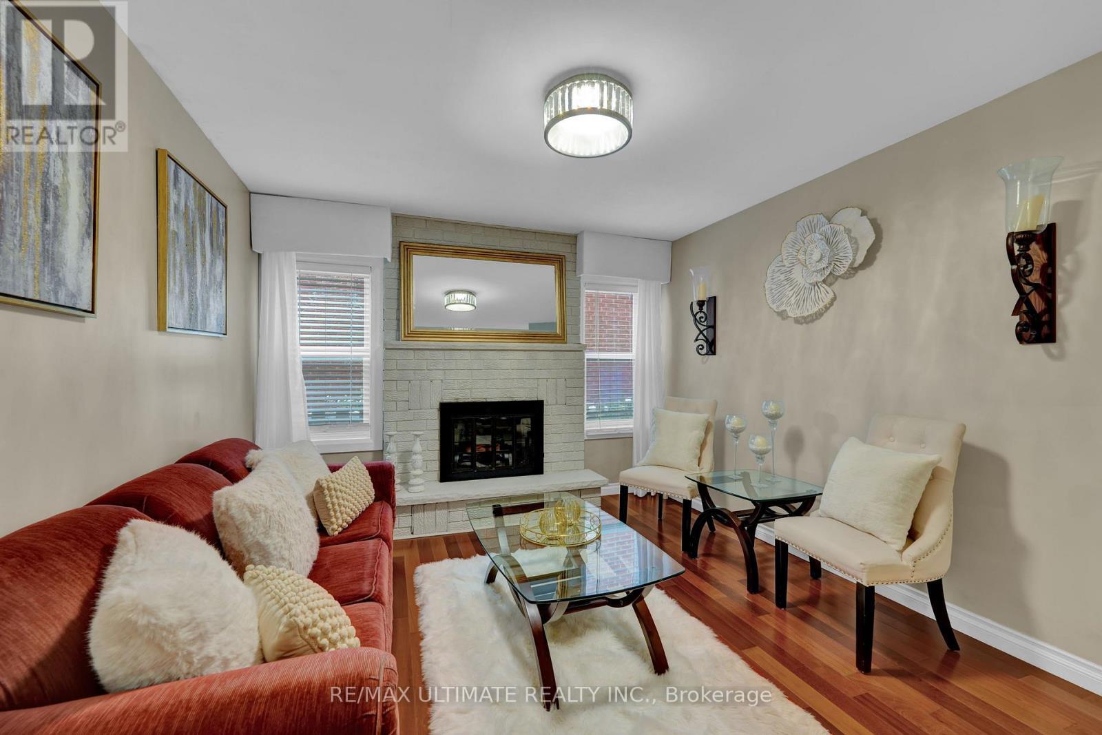 74 Robinson Crescent, Whitby, ON - Indoor Photo Showing Living Room With Fireplace