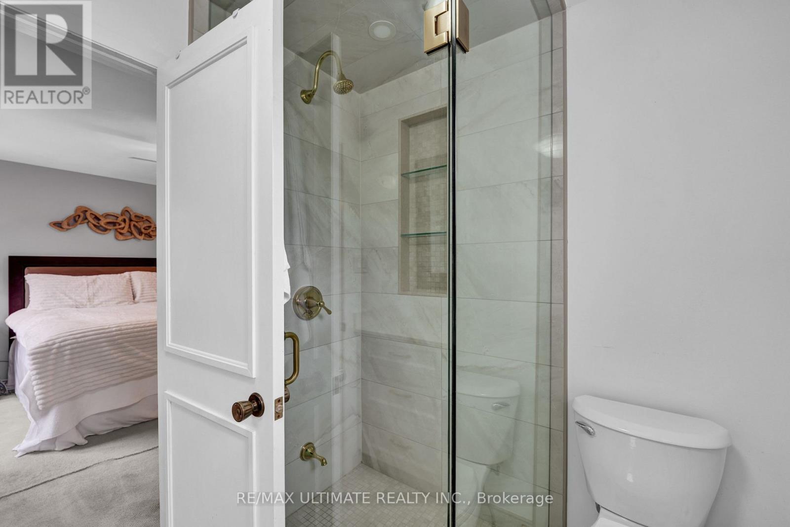 74 Robinson Crescent, Whitby, ON - Indoor Photo Showing Bathroom