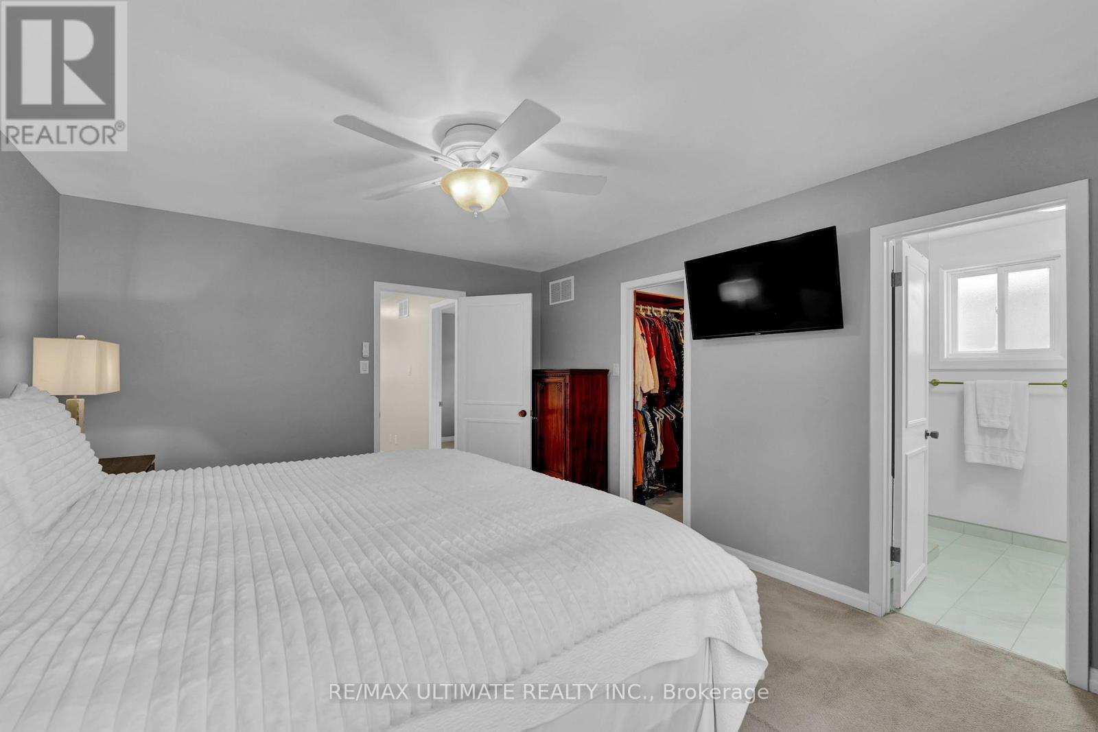 74 Robinson Crescent, Whitby, ON - Indoor Photo Showing Bedroom