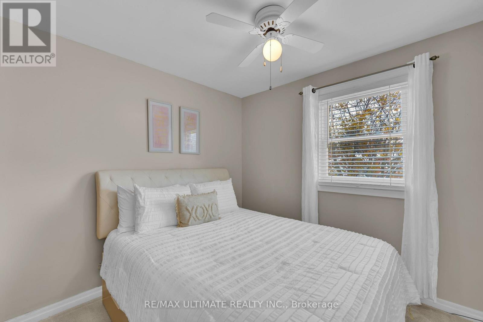 74 Robinson Crescent, Whitby, ON - Indoor Photo Showing Bedroom