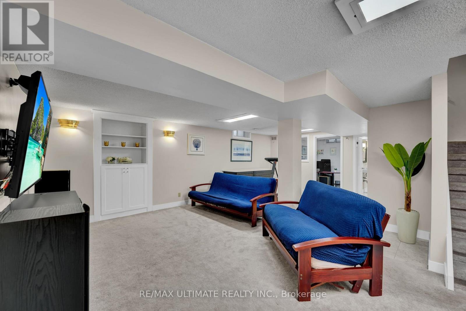 74 Robinson Crescent, Whitby, ON - Indoor