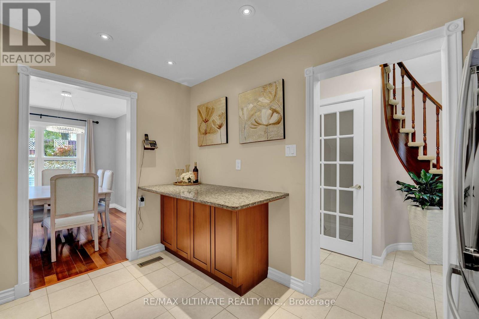 74 Robinson Crescent, Whitby, ON - Indoor Photo Showing Other Room